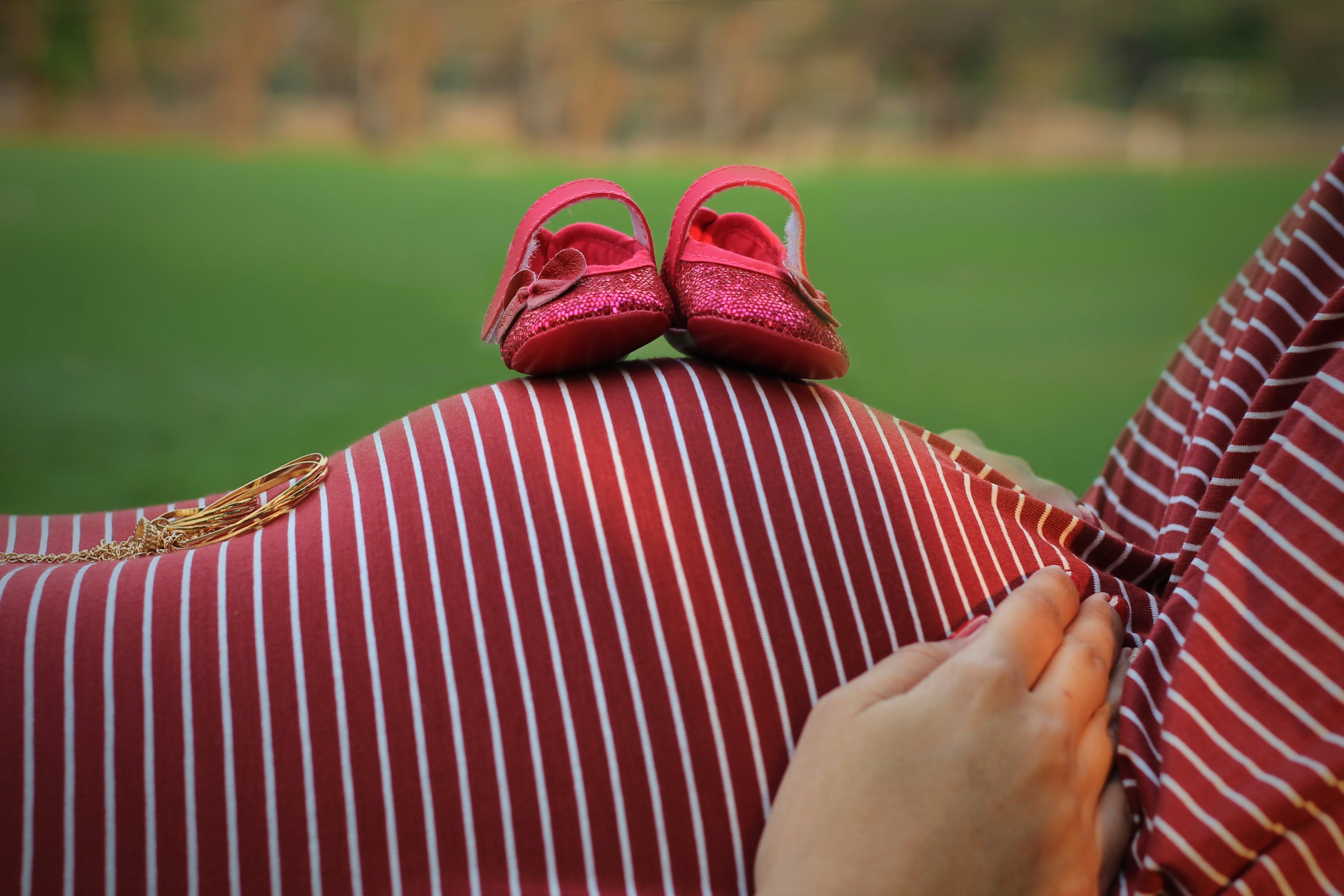 clothing, slippers, day, grass, adult, field, mother, human hand, one person, 4K, lifestyles, close-up, maternity, outdoors, pregnancy, family, body part, HD Wallpaper
