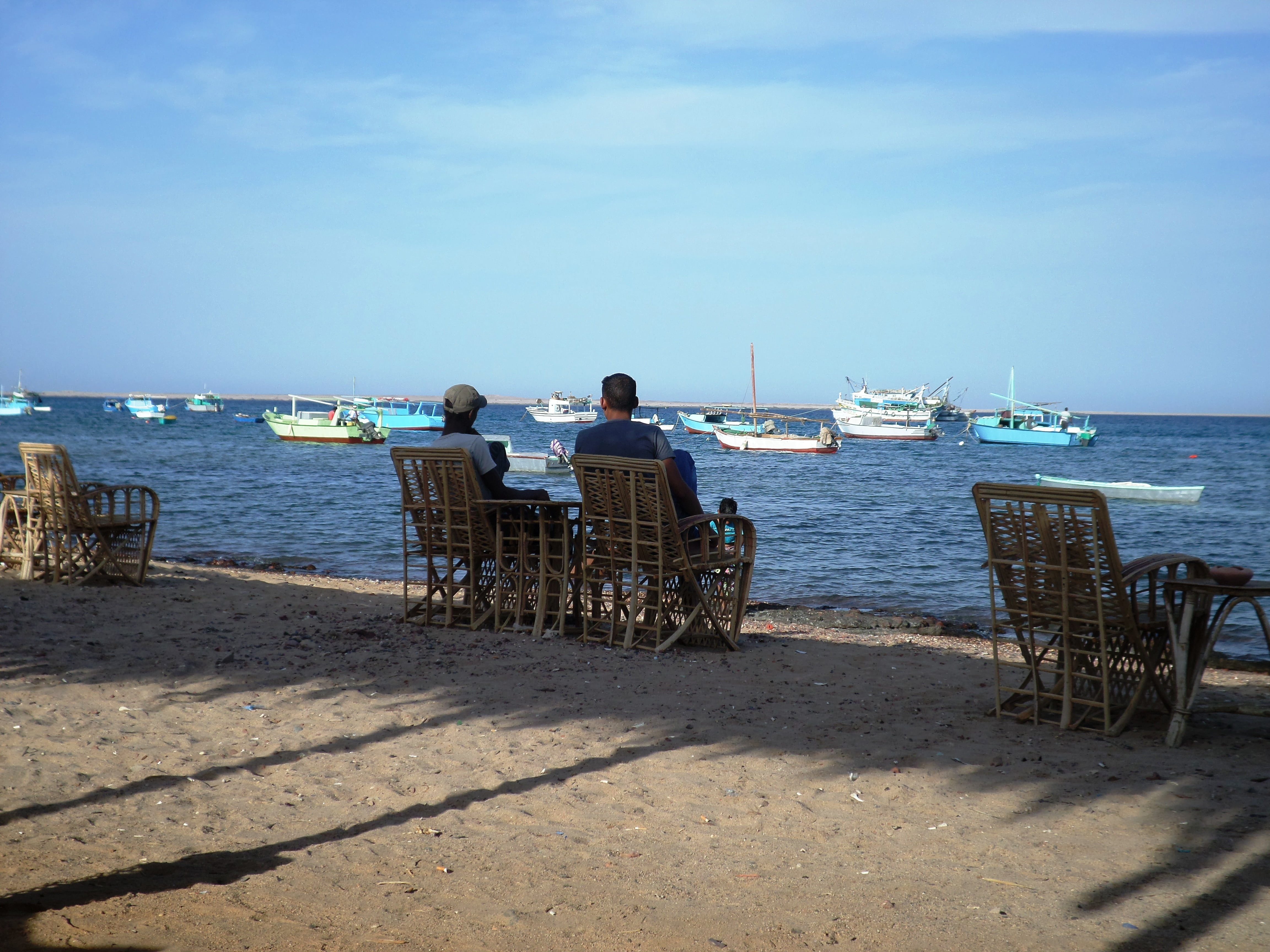nautical vessel, reverie, men, patience, port, rest, transportation, holiday, beach, landscape, vanishing, horizon over water, land, lifestyles, the silence, HD Wallpaper