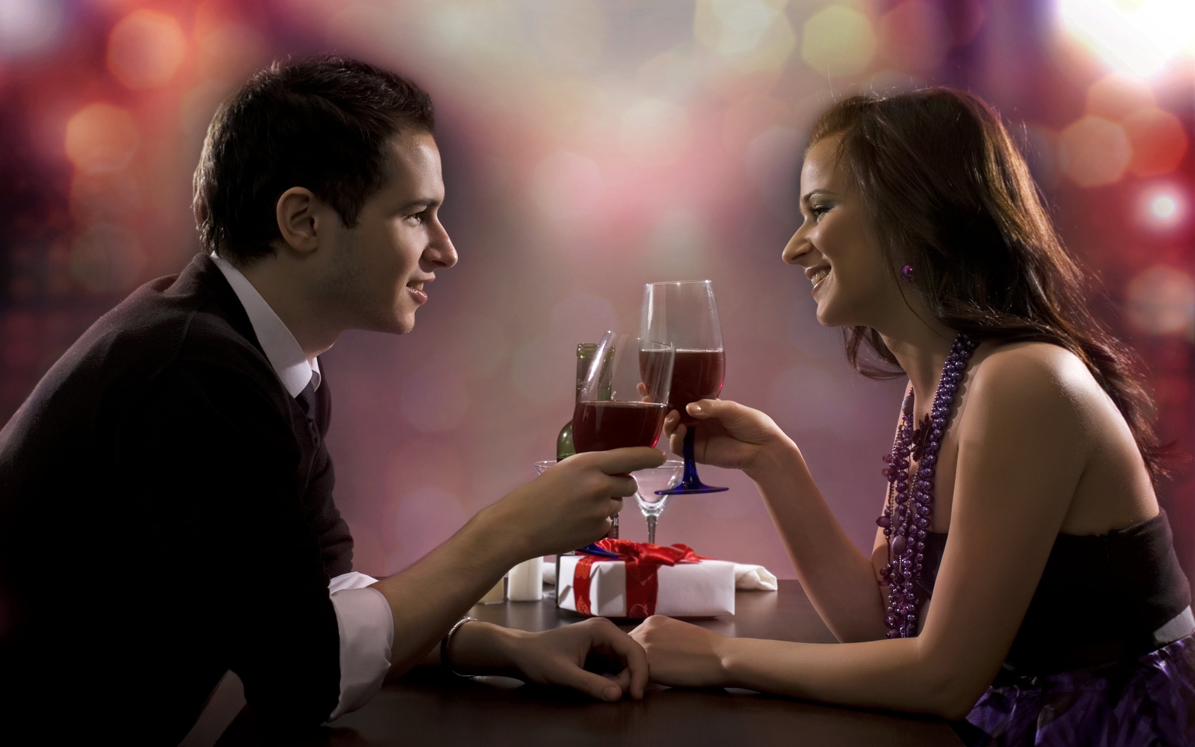 night, men, women, drinking, side view, two people, day, heterosexual couple, smiling, 4K, valentine, adult, drink, togetherness, refreshment, celebratory toast, HD Wallpaper