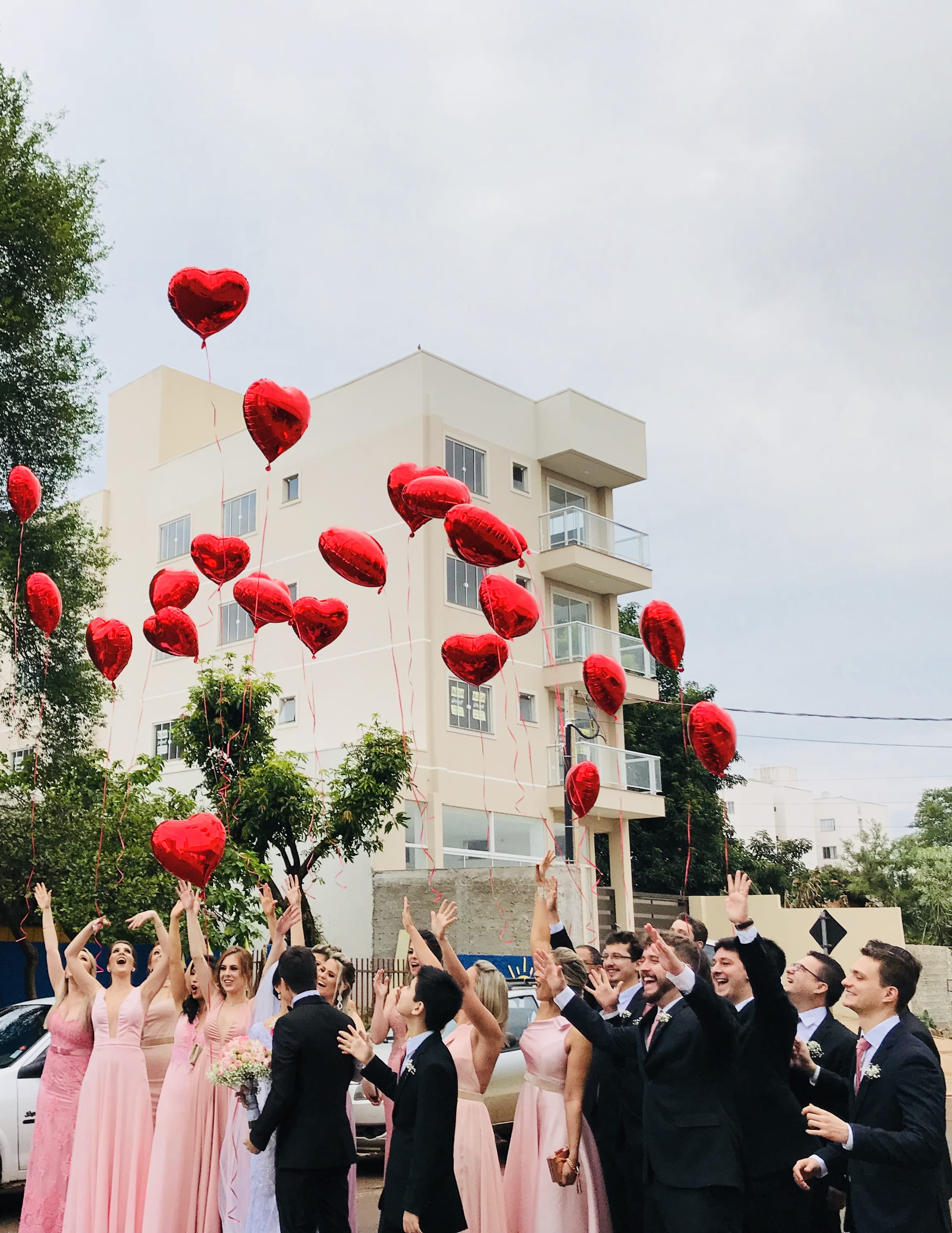 dresses, happy, people, balloons, building, wedding, pink, celebration, real people, friends, love, family, event, lifestyles, heart, jacket, happiness, Phone HD Wallpaper