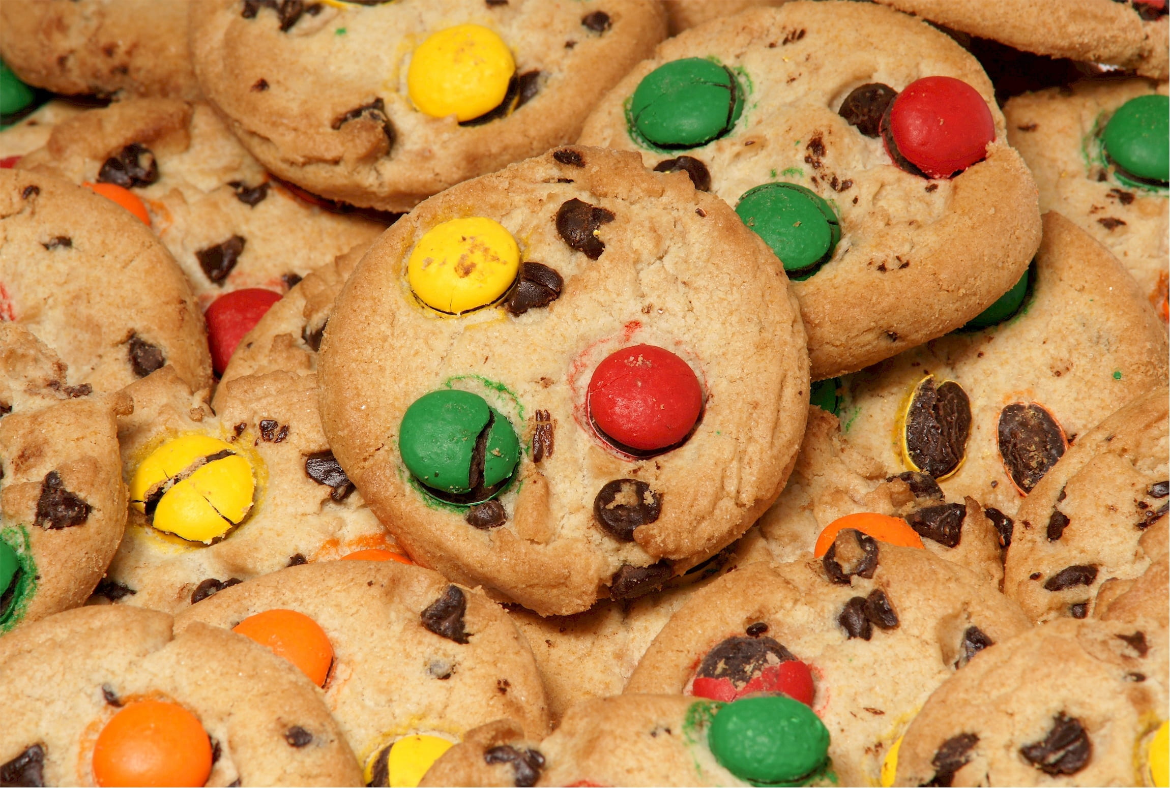 sugar, 1080P, indulgence, sweet food, indoors, candy, fruit, still life, temptation, chip, food and drink, cookie, chocolate, holiday, baked, tasty, mm, HD Wallpaper