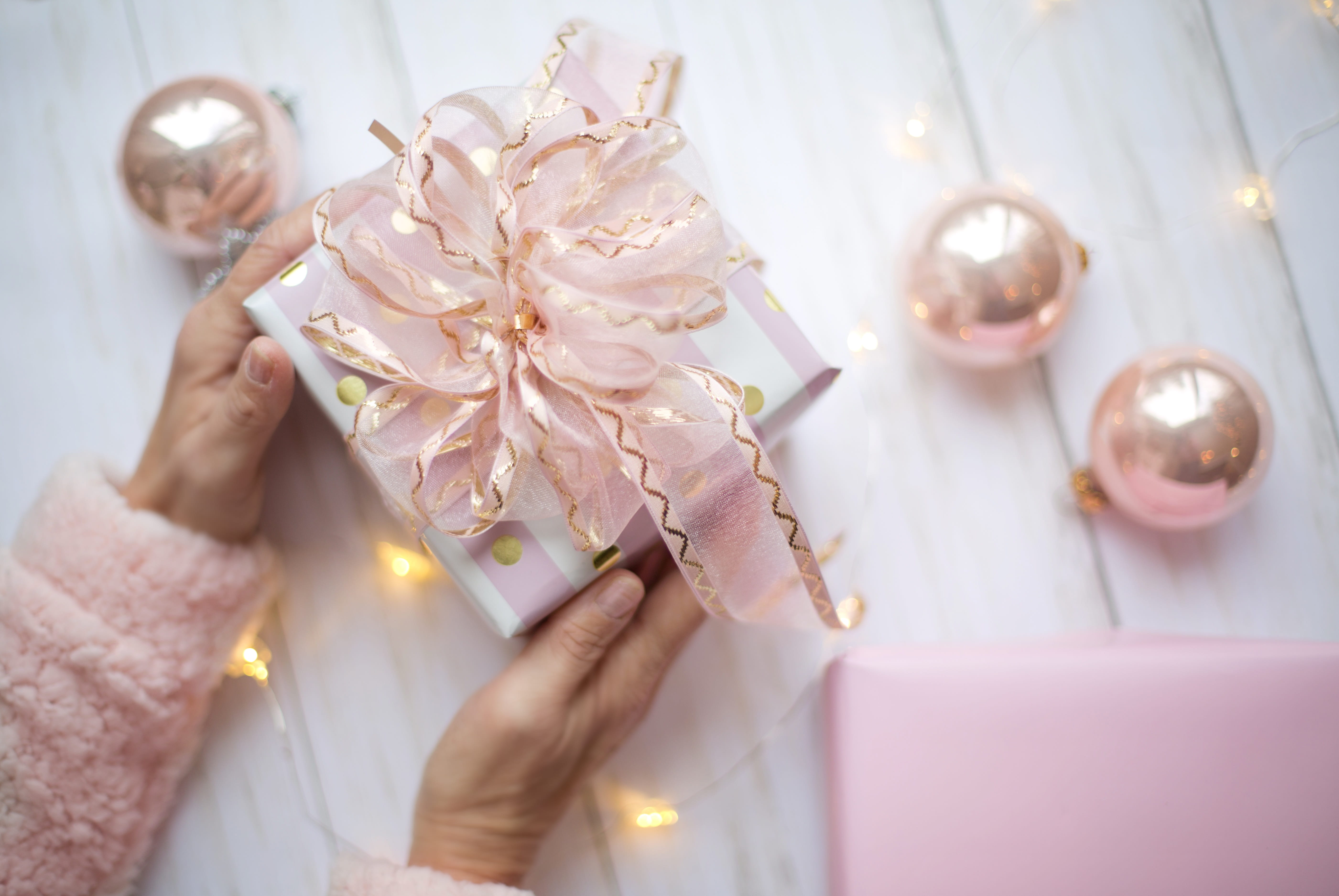 luxury, human body part, plant, gift, holidays, flat lay, christmas, wedding, indoors, elegance, ornament, jewelry, pink color, holding, event, celebration, HD Wallpaper