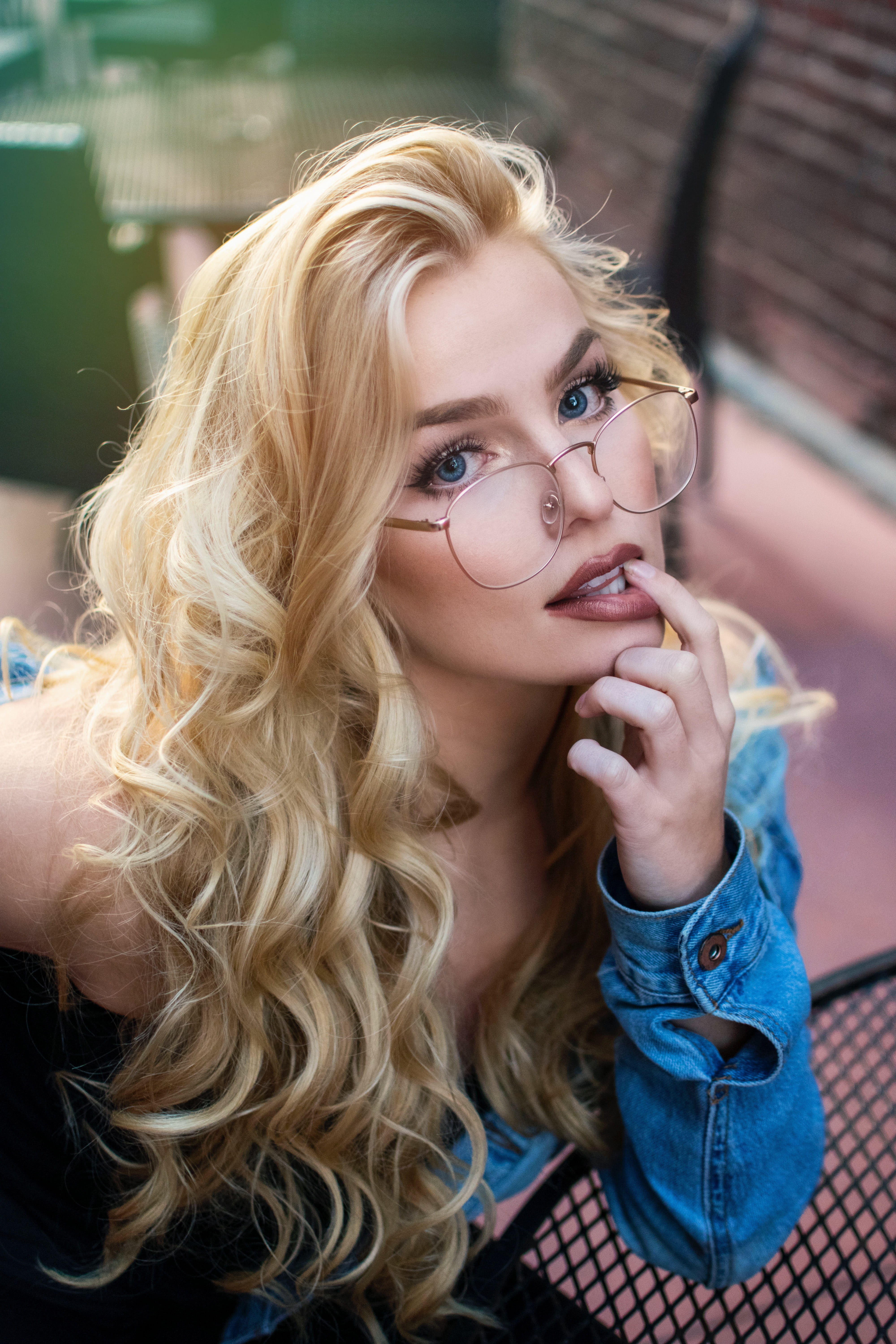 blonde, headshot, female, city, hair, bleached blonde, young women, front view, human face, eyeglasses, women, human hair, leisure activity, girl, outdoors, Phone HD Wallpaper