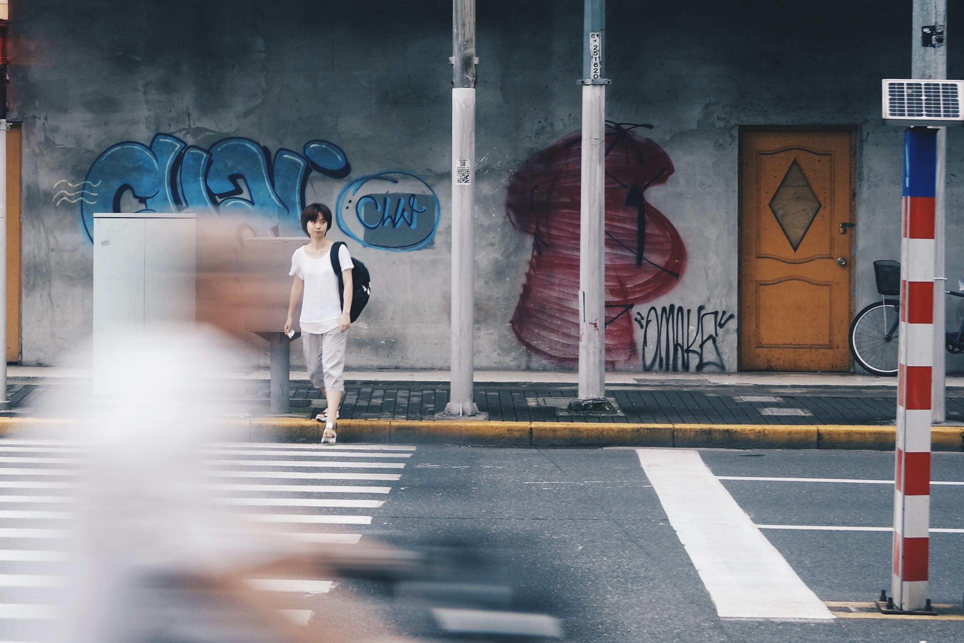 day, men, daytime, outdoors, zebra crossing, traffic, communication, pedestrian, street, woman, movement, symbol, neck, building exterior, built structure, HD Wallpaper