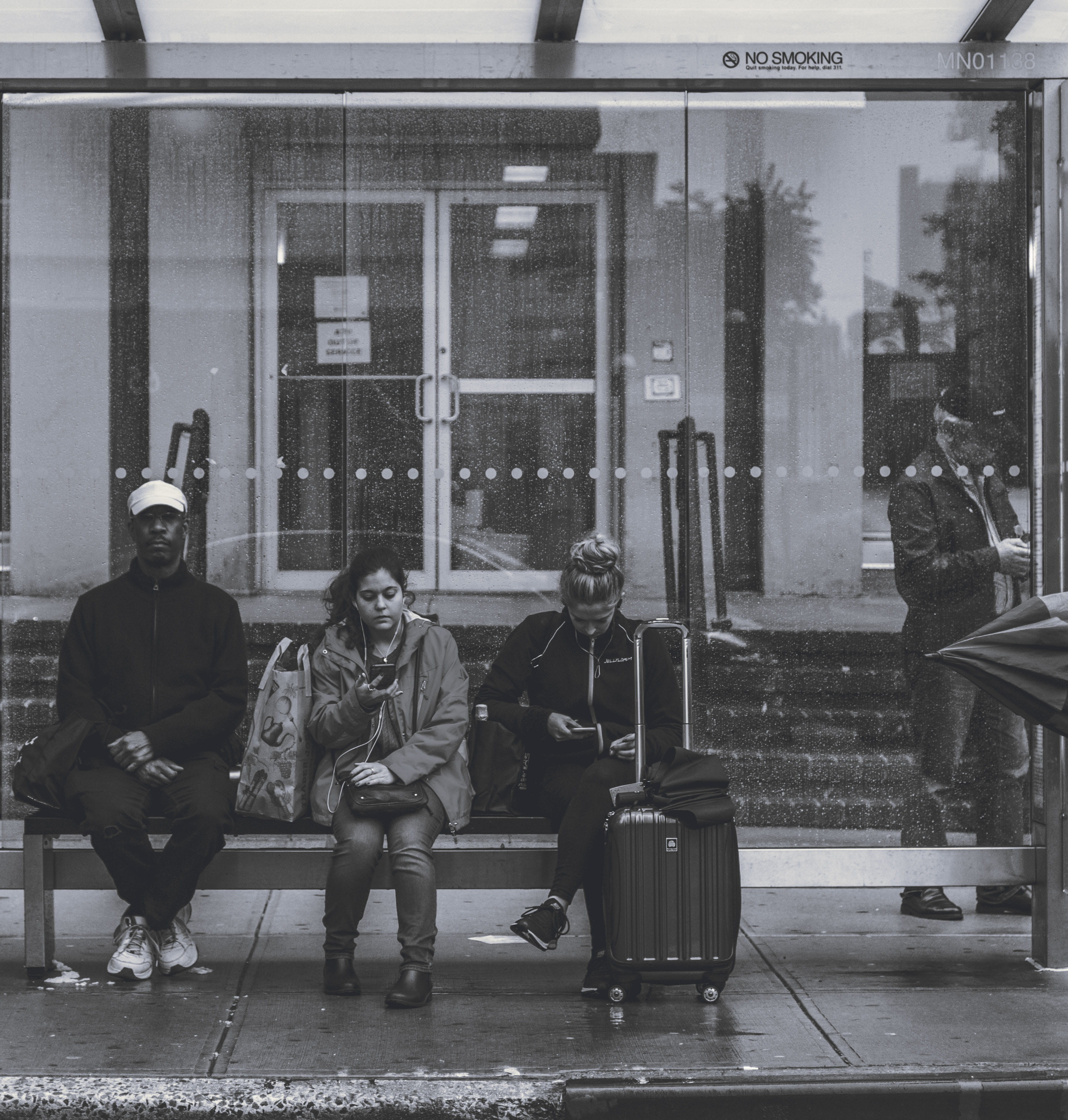 lifestyles, leisure activity, adult, stop, waiting, group of people, males, transportation, bench, bus, people, reflection, real people, 2K, casual clothing, Phone HD Wallpaper