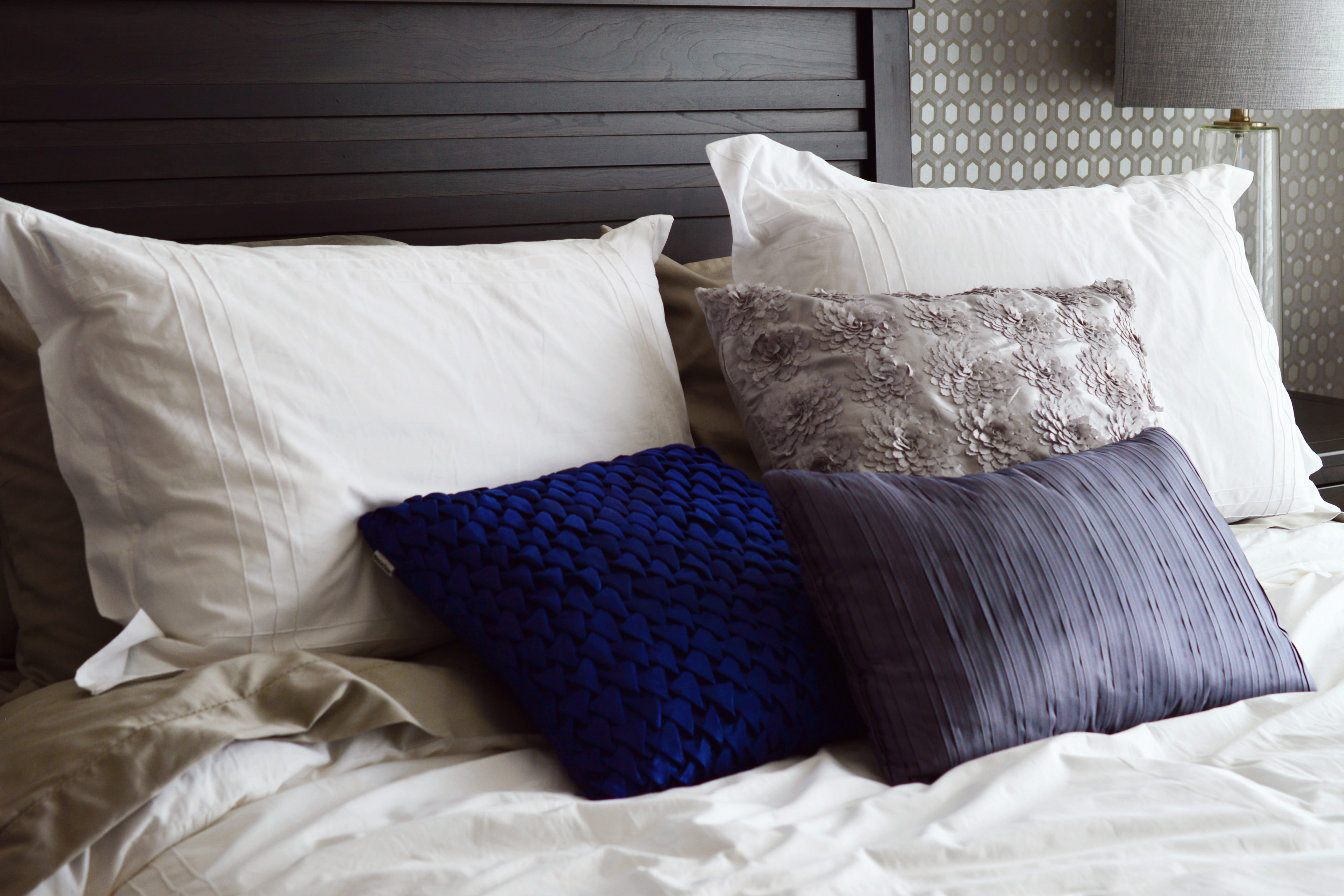 4K, furniture, absence, hotel room, no people, domestic room, relaxation, white color, comfortable, bedroom, luxury, pattern, pillow, indoors, house, home, HD Wallpaper