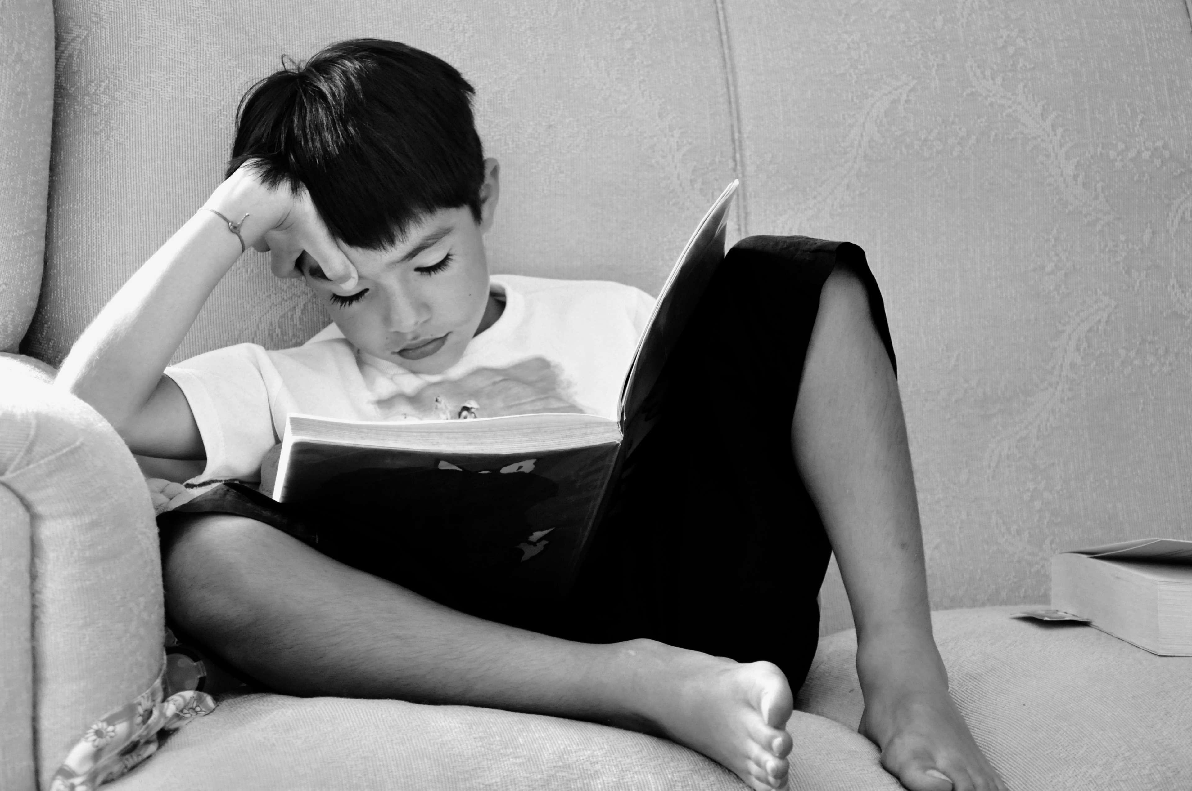 facial expression, 4K, education, reclining, read, seat, lifestyles, relaxation, family, reading, book, thinking, study, black and white, person, one person, HD Wallpaper
