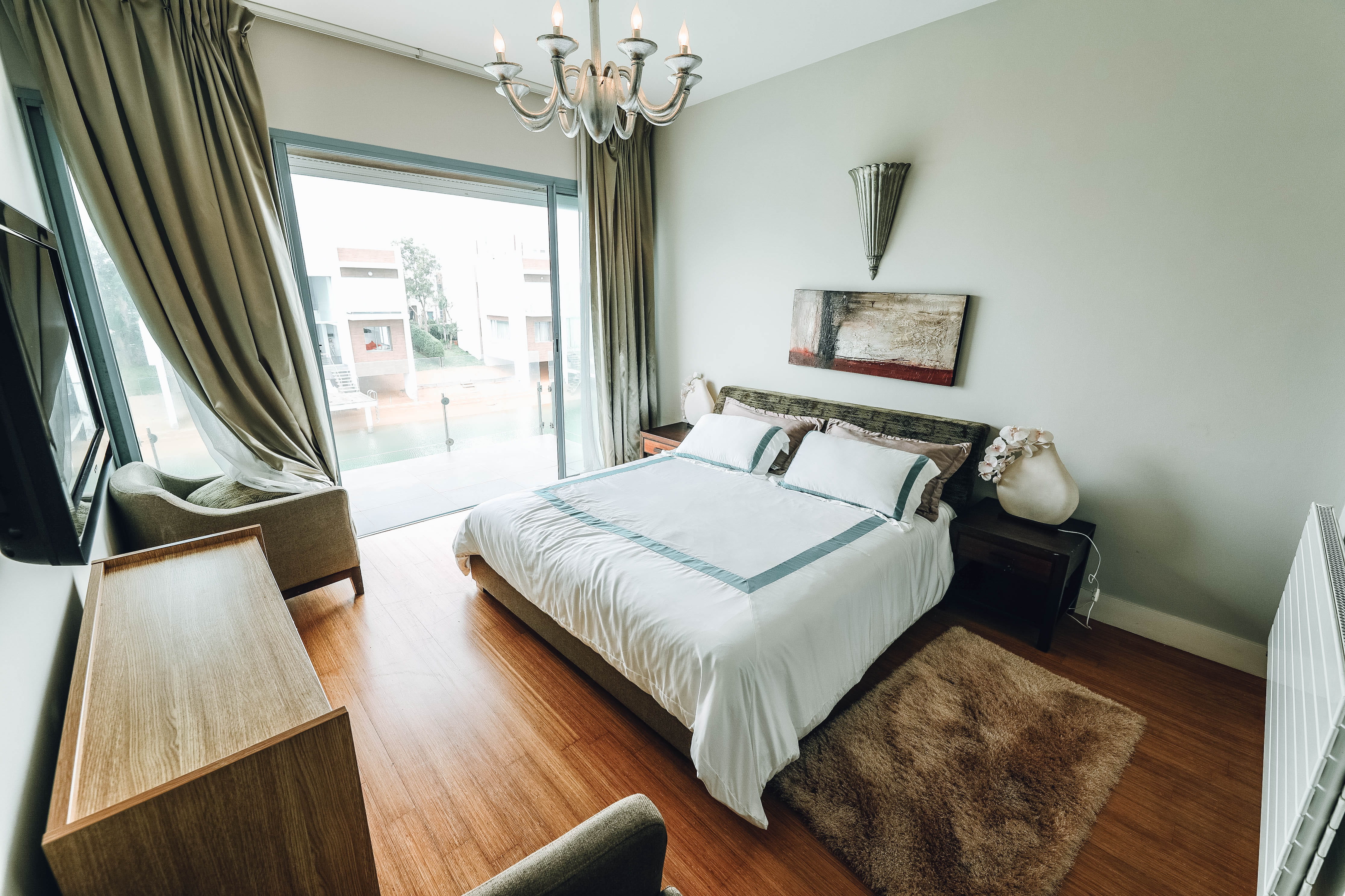 day, chandelier, cozy, indoors, rug, absence, bedroom, wealth, set, interior design, parquet floor, lamp, contemporary, ceiling, home interior, bed, family, HD Wallpaper
