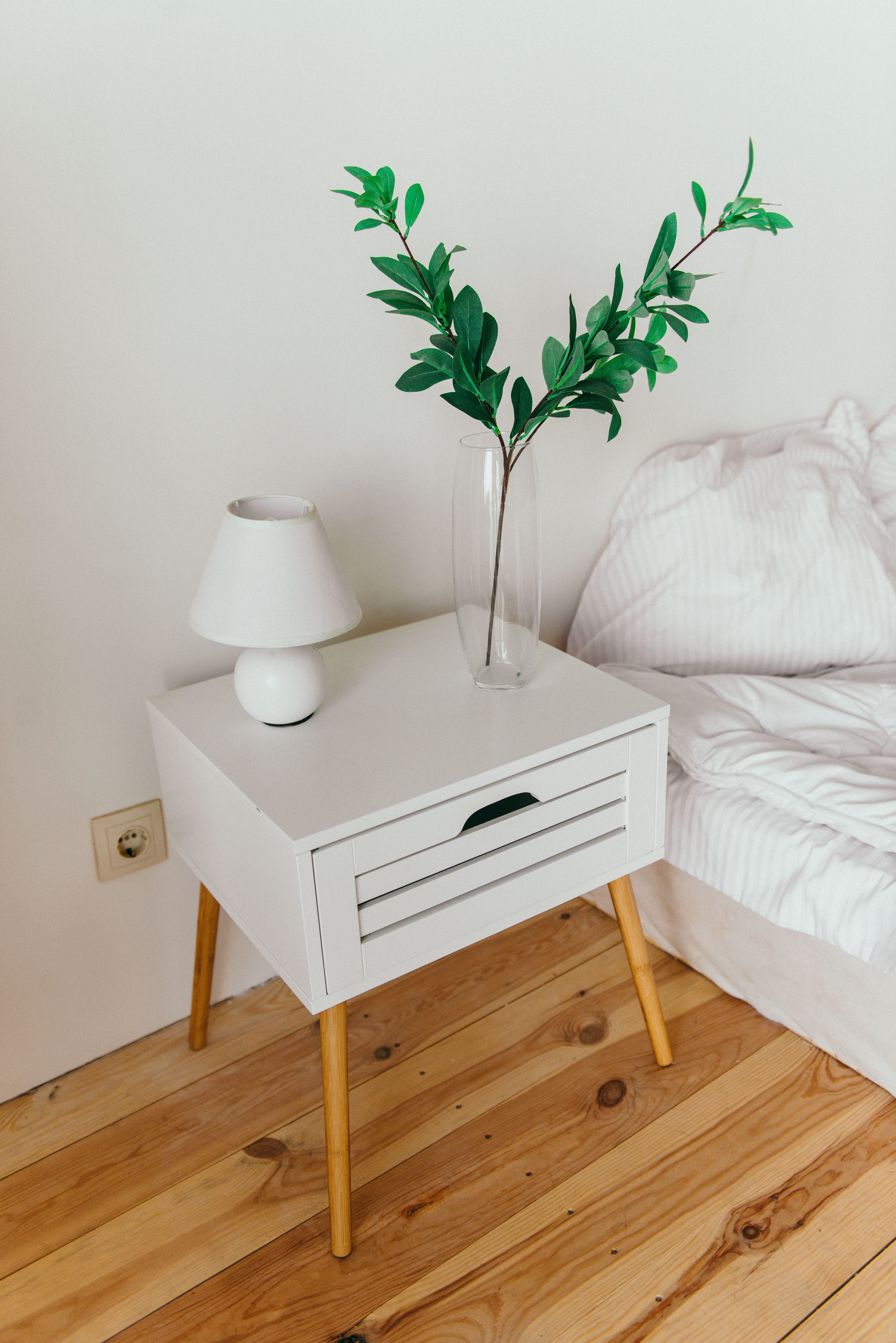 bed, no people, wooden floor, floor, wall, potted plant, table, seat, domestic room, modern, top, interior design, neat, pillow, furniture, bedroom, home, Phone HD Wallpaper