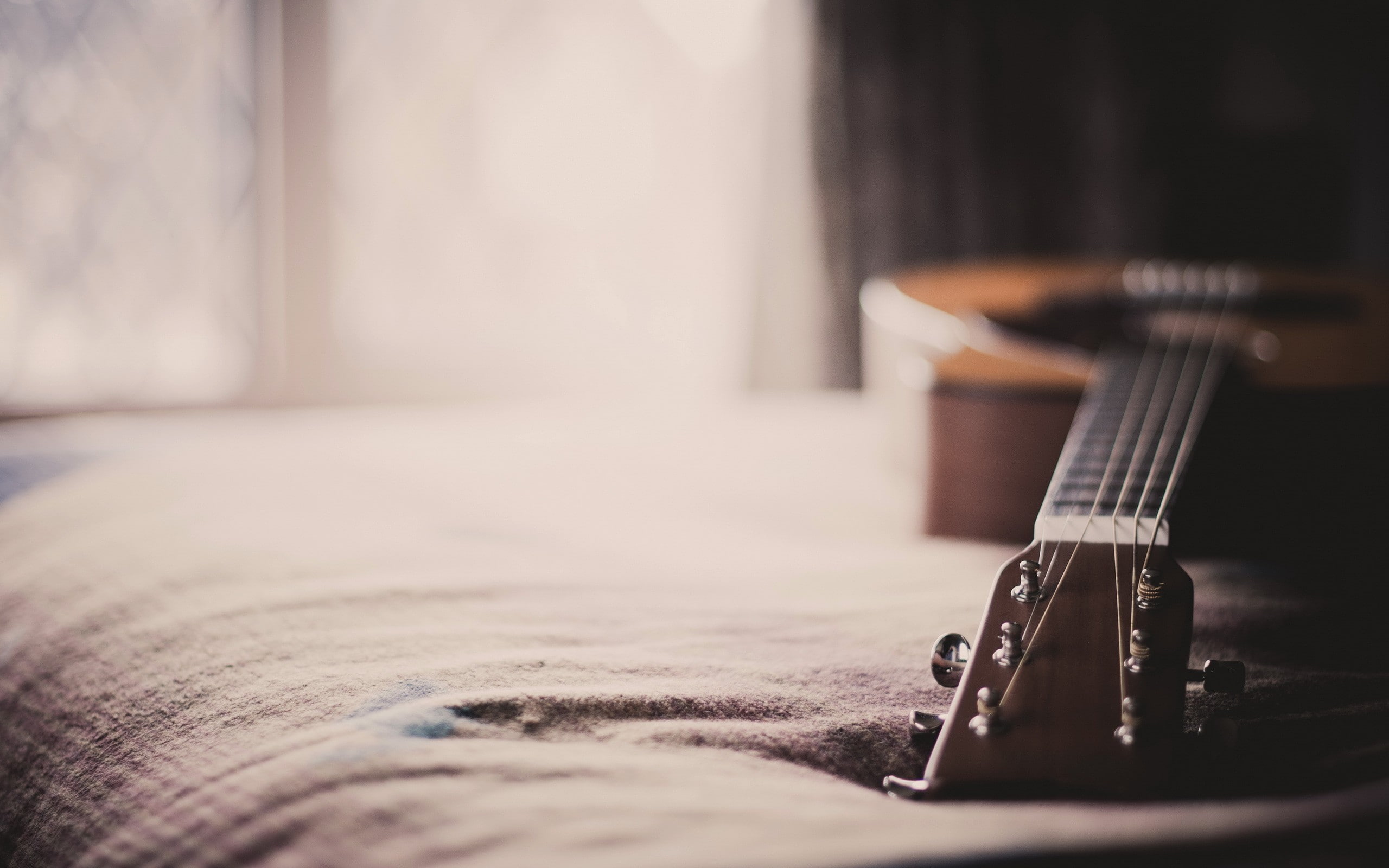 2K, guitar, bed, HD Wallpaper