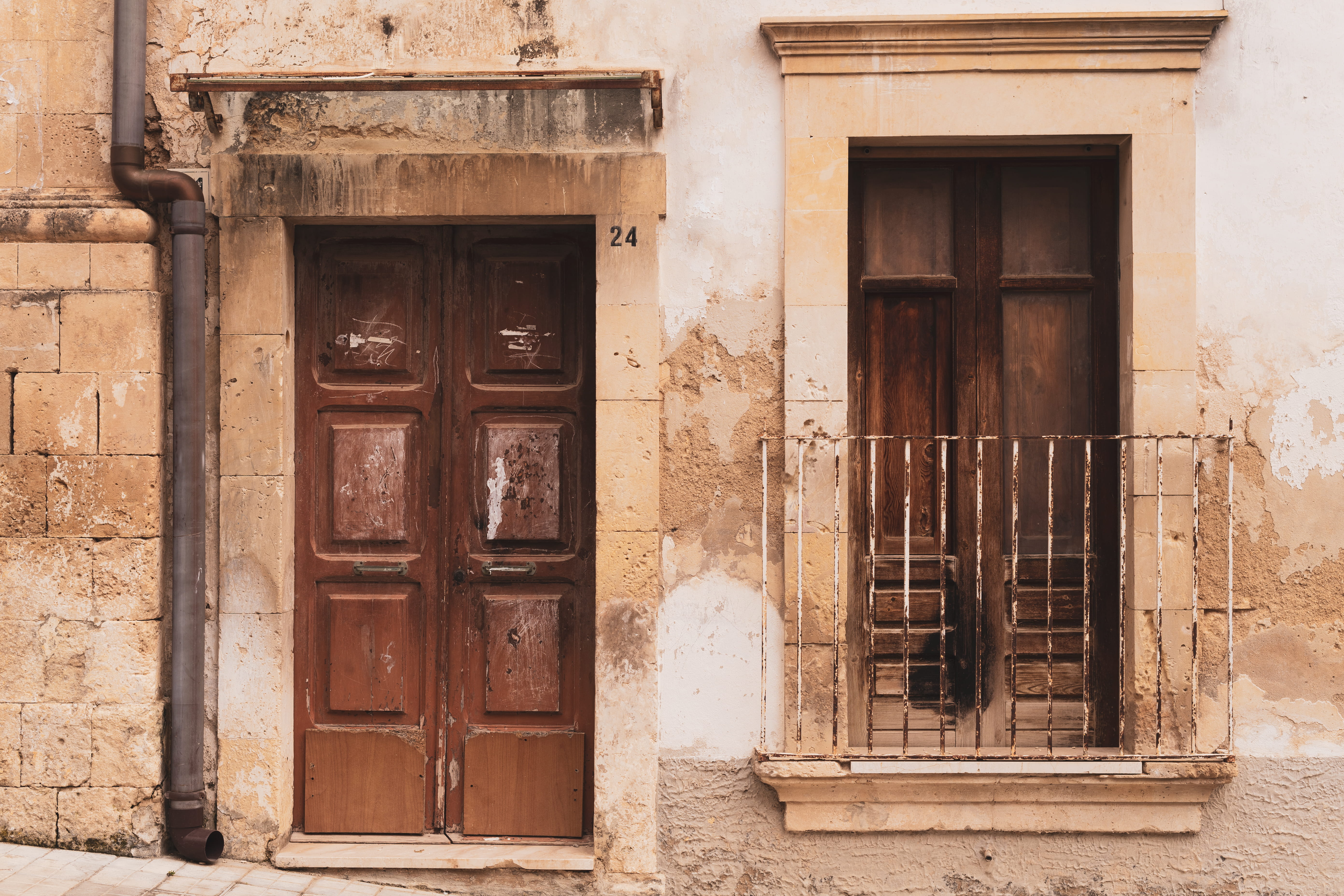 balcony, protection, background, noto, outdoors, building exterior, sycylia, weathered, architecture, no people, sicilia, sicily, security, old paint, old wall, HD Wallpaper