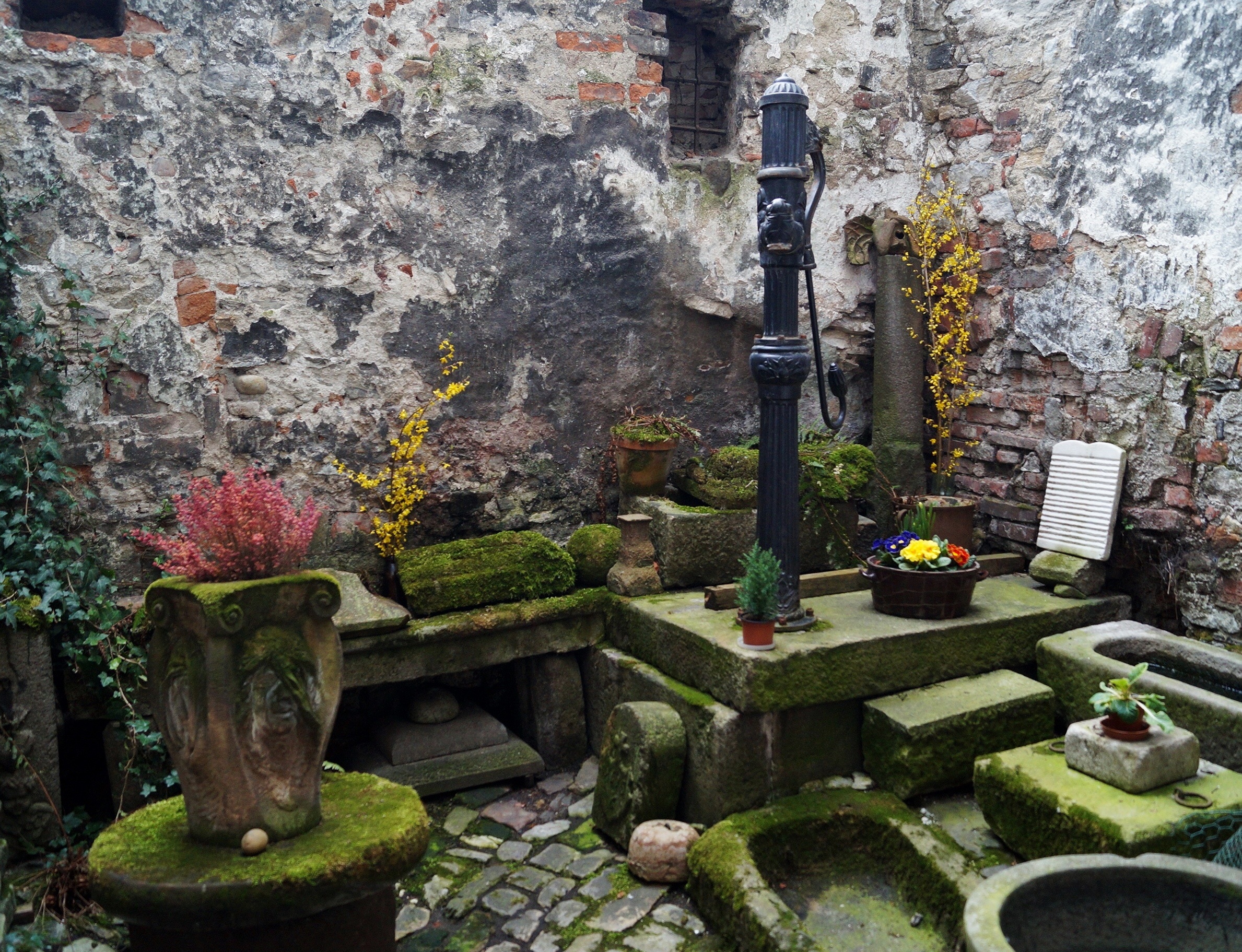 religion, backyard, wall, nooks and crannies, pump, mossy, building, architecture, art and craft, gutters, cemetery, plant, belief, no people, statue, building exterior, HD Wallpaper