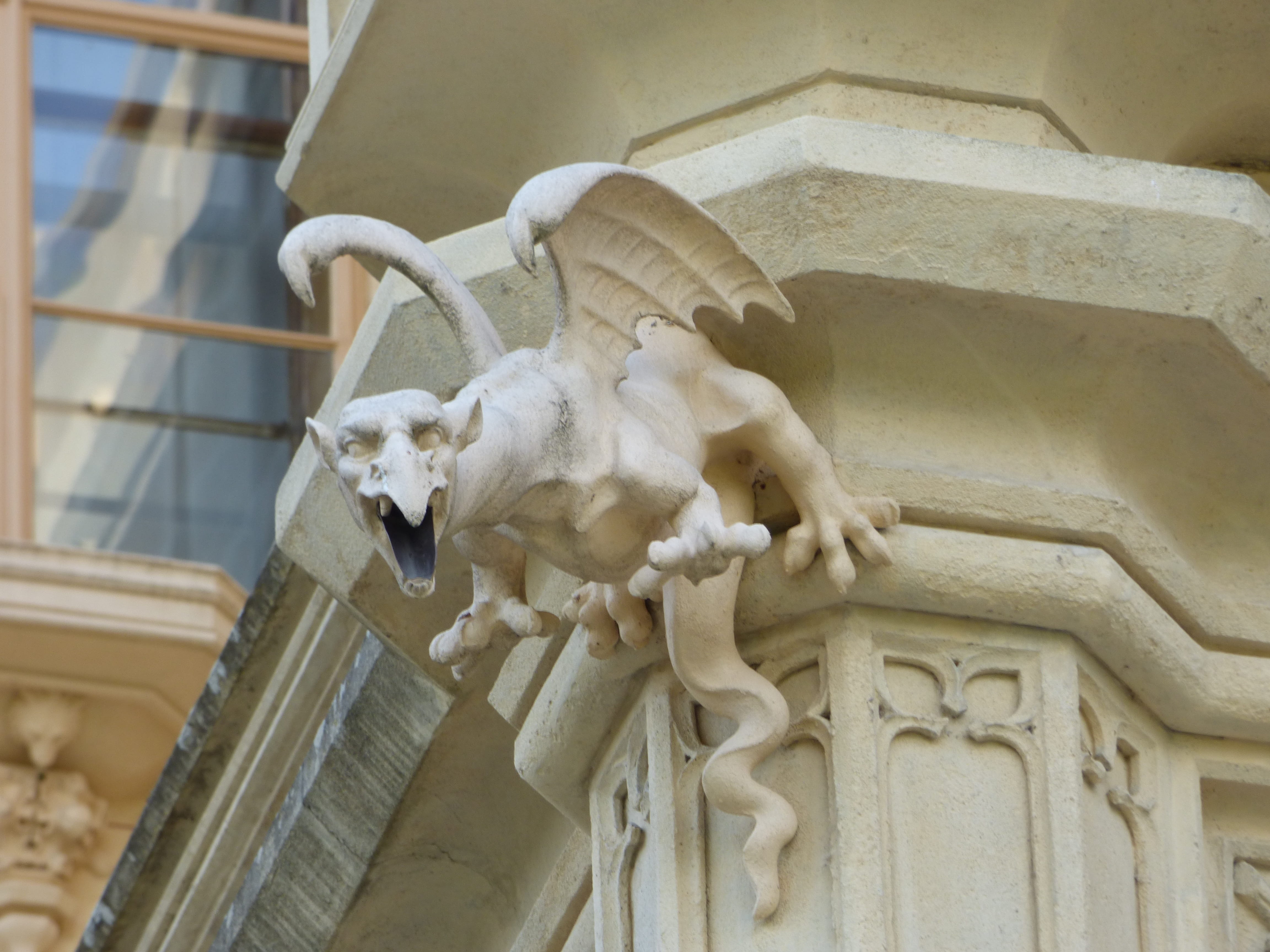 mammal, Neck, building, marble, animal, famous Place, built Structure, animal wildlife, facade, art and craft, representation, architectural column, one animal, HD Wallpaper