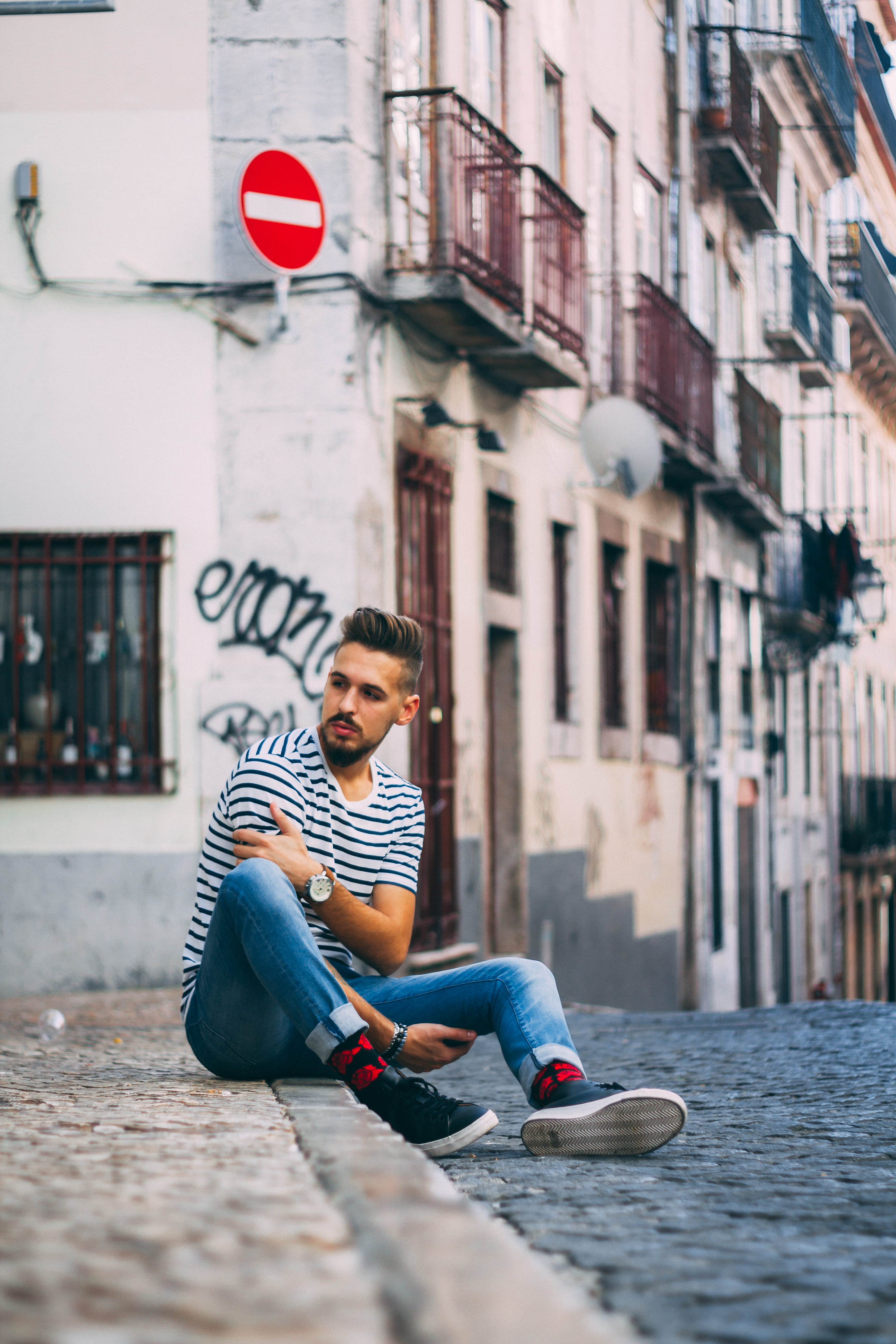 sidewalk, architecture, building exterior, day, near, text, one person, casual clothing, model, lifestyles, leisure activity, built structure, young adult, Phone HD Wallpaper