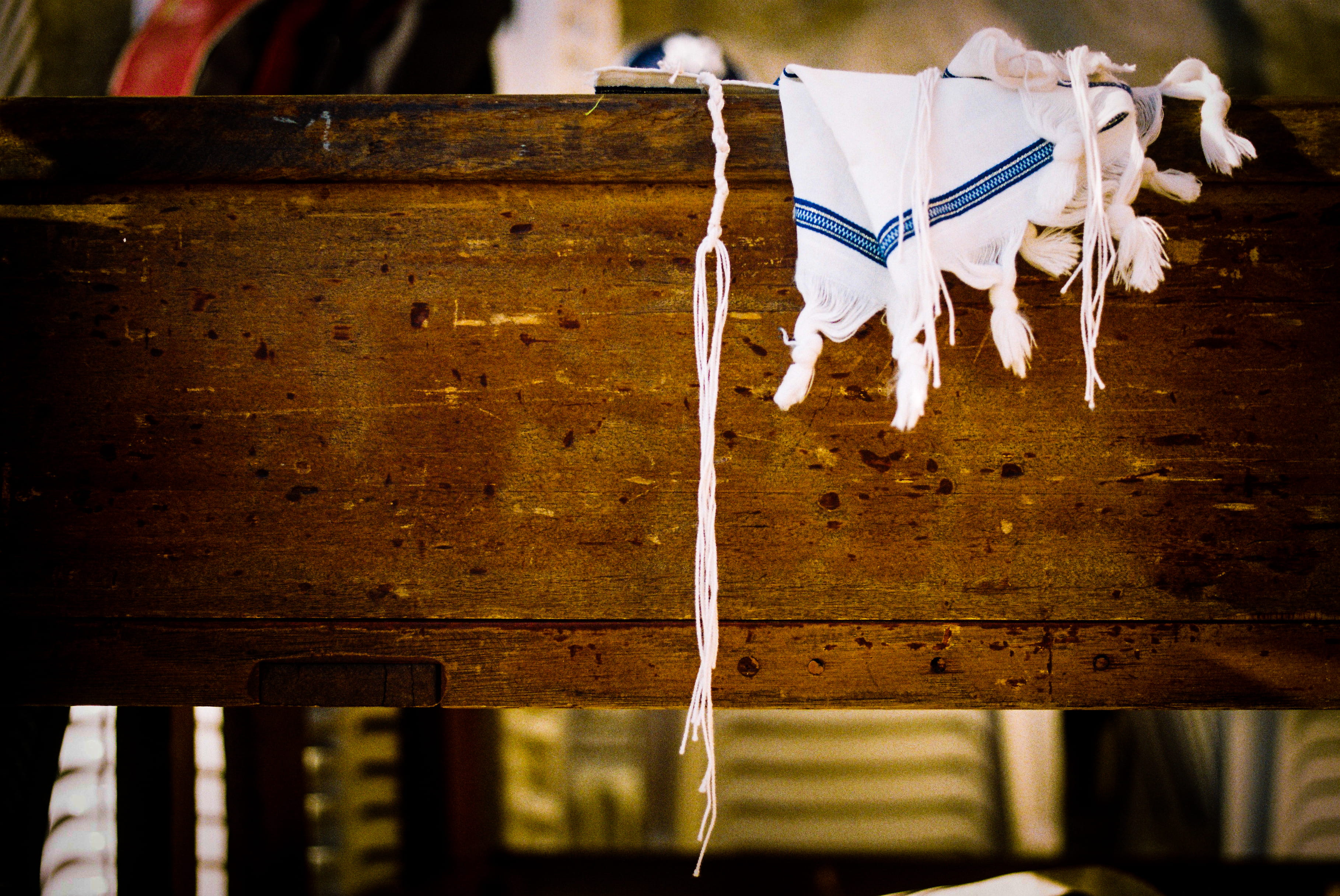 2K, one animal, day, wood - material, hanging, livestock, no people, israel, nature, wailing wall, chair, jerusalem, animal themes, focus on foreground, HD Wallpaper