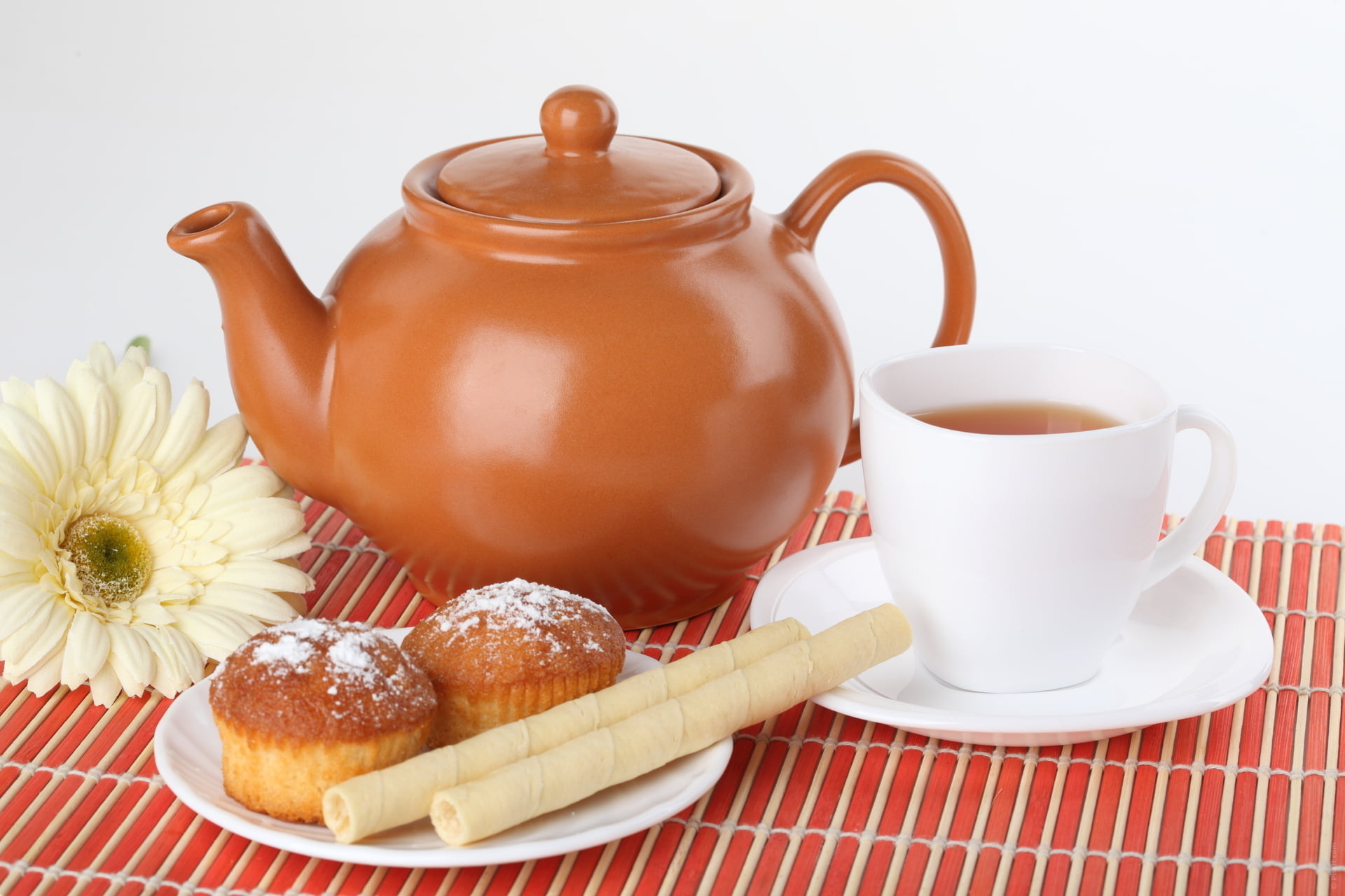 tea, flower, hot drink, teapot, cupcakes, drink, indoors, no people, Cup, crockery, tube, table, non-alcoholic beverage, breakfast, afternoon tea, studio shot, HD Wallpaper