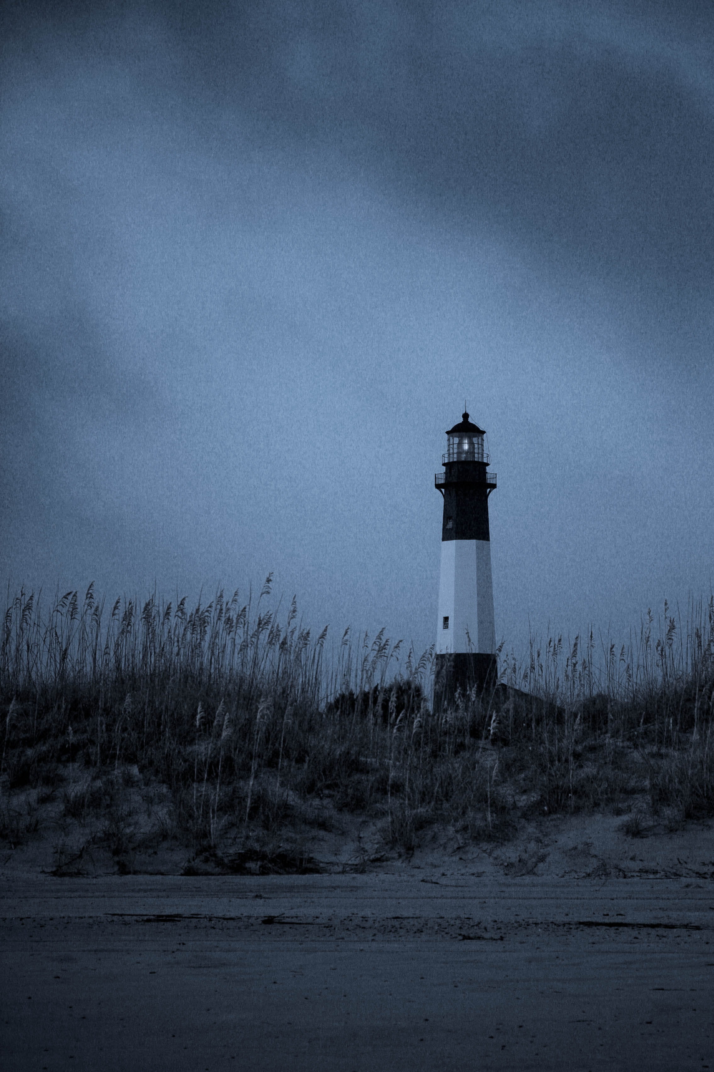 cloud - sky, ocean, tranquility, direction, nature, no people, dusk, building, sand, lighthouse, tybee island, security, architecture, safety, field, building exterior, Phone HD Wallpaper