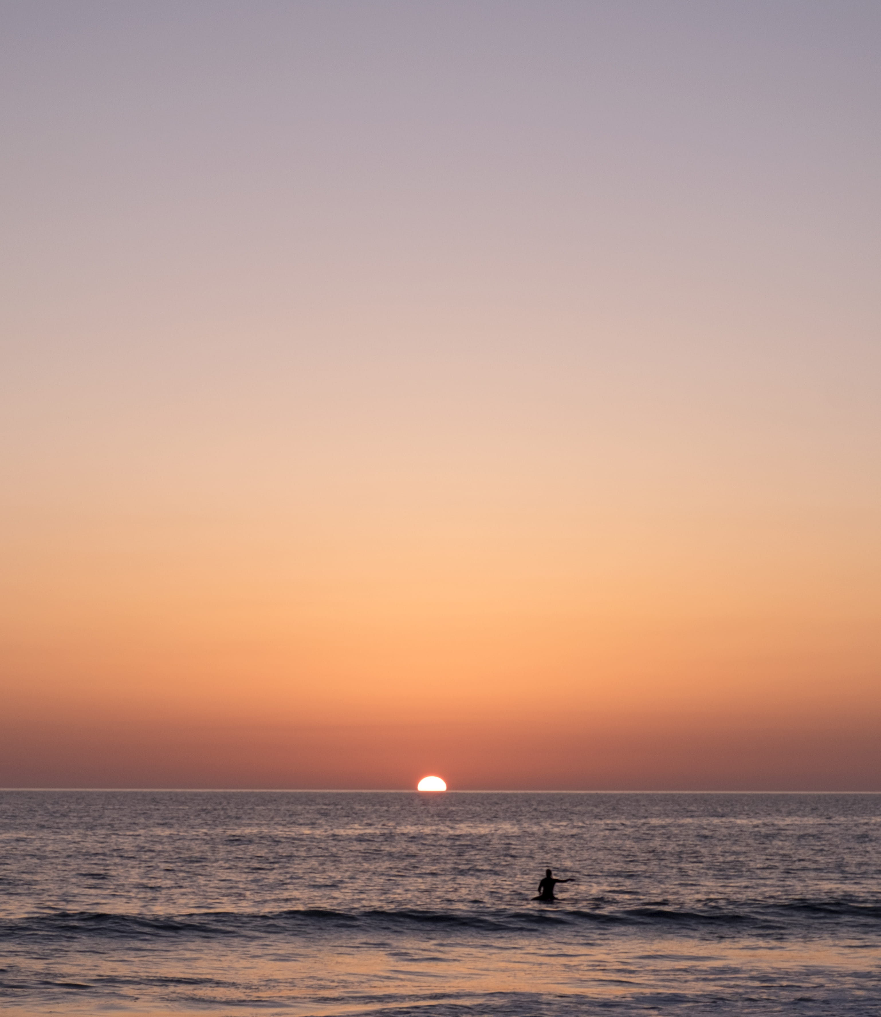 copy space, hue, europe, gb, newquay, idyllic, silhouette, orange color, uk, sea, cornwall, scenics - nature, britain, tranquil scene, surfer, outdoors, Phone HD Wallpaper