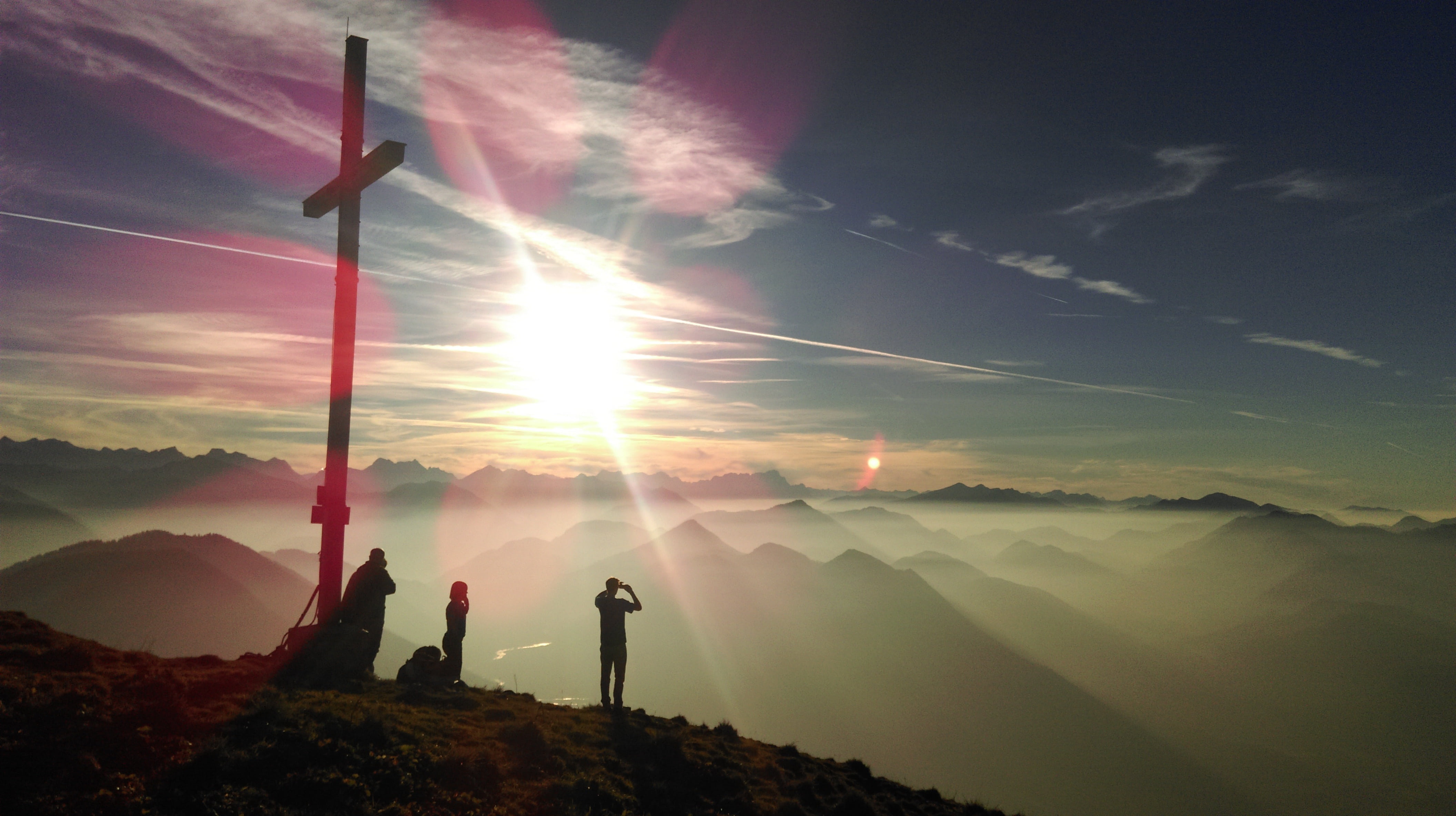 activity, 4K, fog, sunlight, sunbeam, two people, human, scenics - nature, men, nature, natre, togetherness, leisure activity, mountain, lens flare, mountains, HD Wallpaper