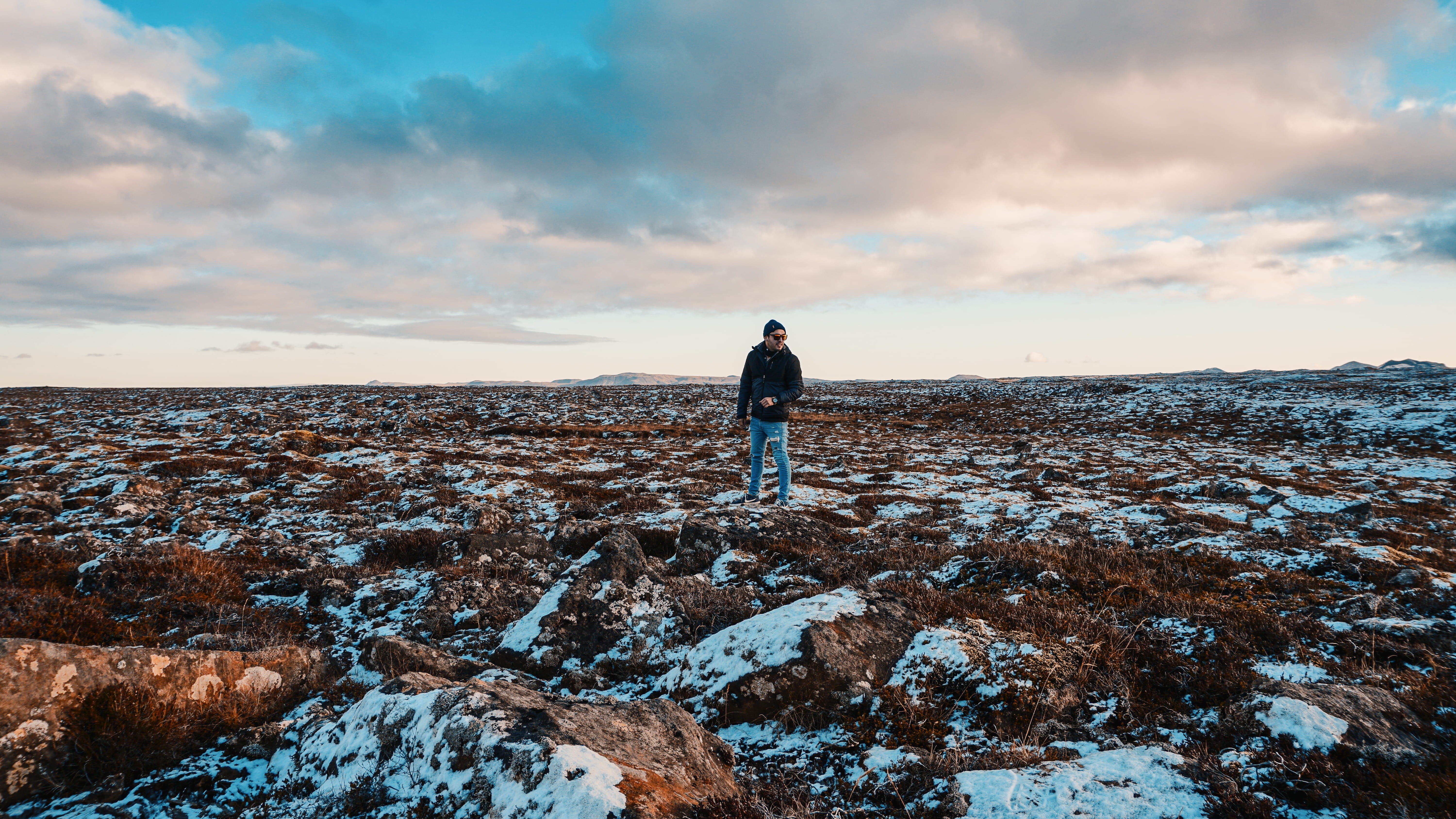 traveler, cold, travel, horizon over water, outdoors, adventura, cloud - sky, iceland, viajes, cold temperature, cloudy, nature, standing, bloggere, landscape, HD Wallpaper