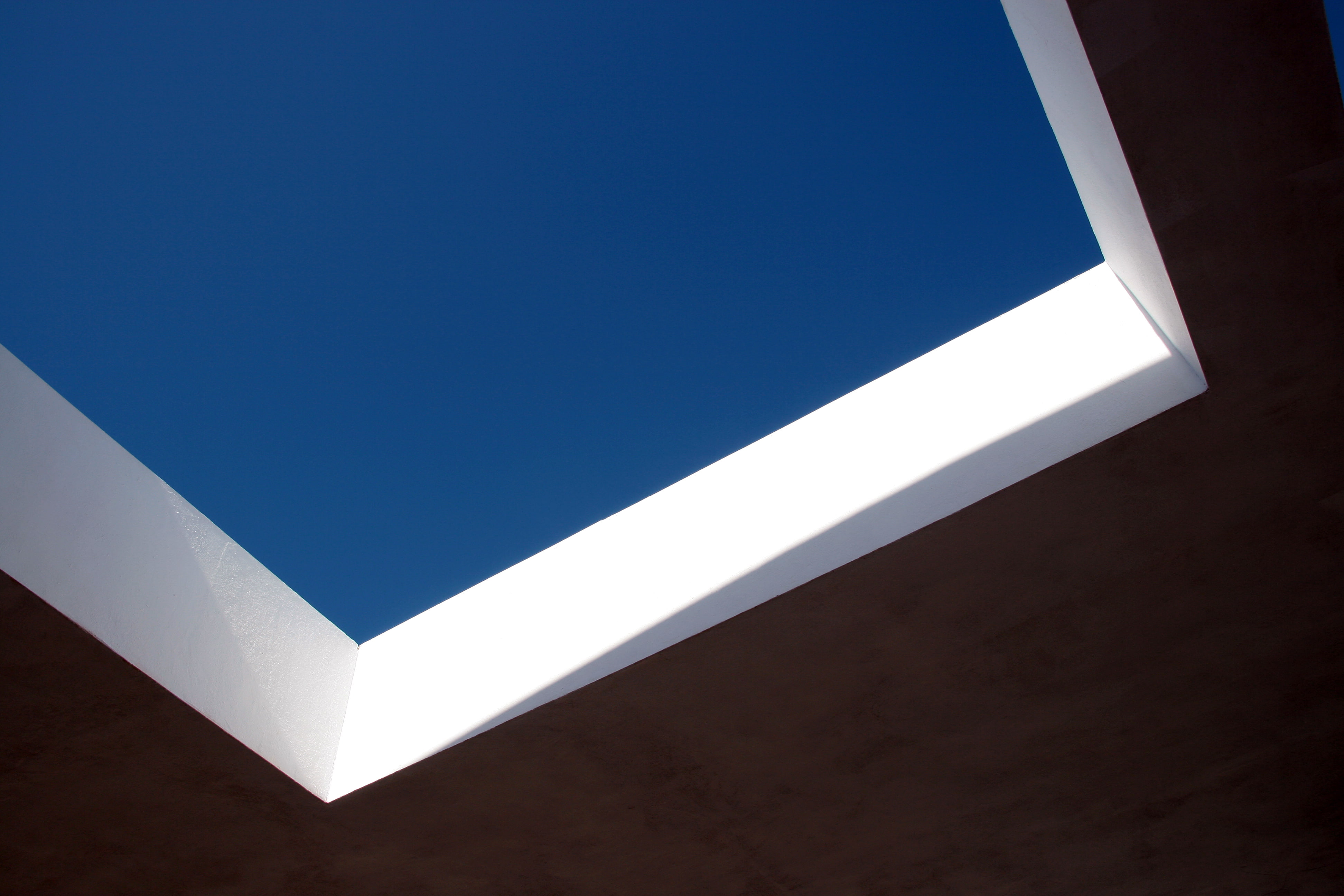 simplicity, shape, built structure, sunlight, architecture, sky, blue, 4K, no people, close-up, communication, architectural feature, nature, low angle view, HD Wallpaper
