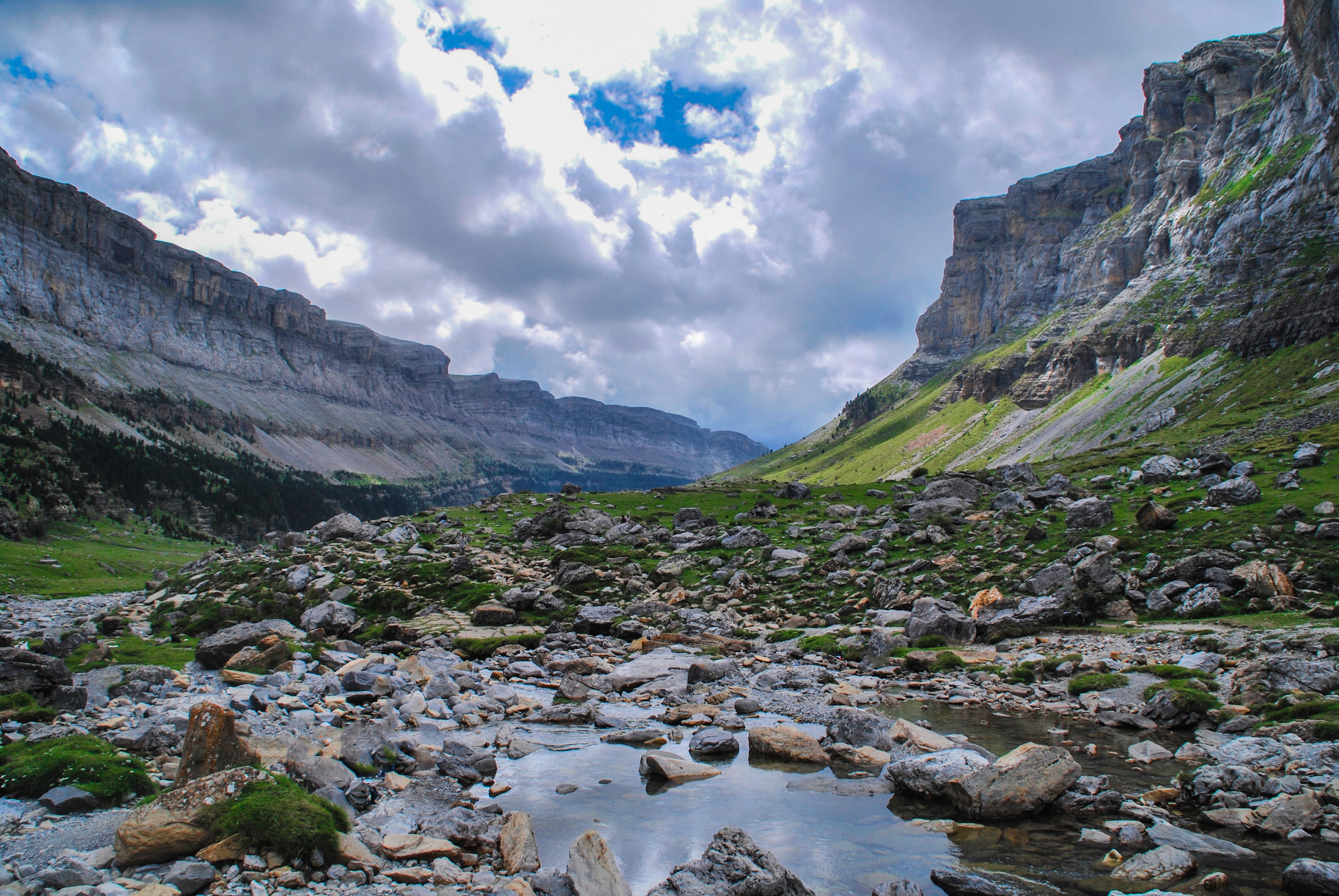 non-urban scene, outdoors, rock - object, water, nature, cloud - sky, españa, environment, relax, trekking, beauty in nature, meadow, lake, flowing water, HD Wallpaper
