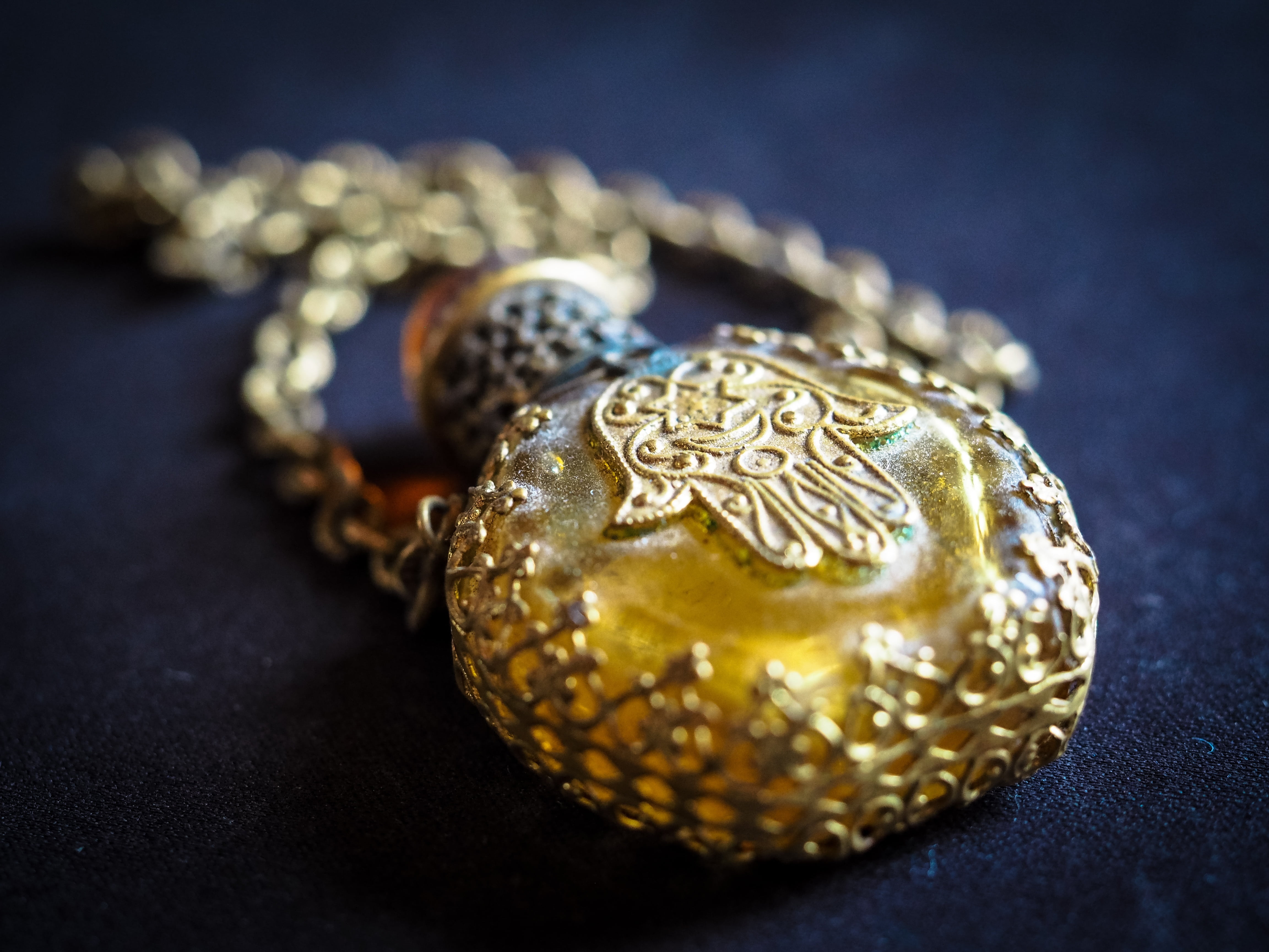bright, chain, jewelry, hand of fatima, old, luxury, valuable, diamond - gemstone, selective focus, indoors, engraved, beautiful, 4K, gemstone, pattern, HD Wallpaper