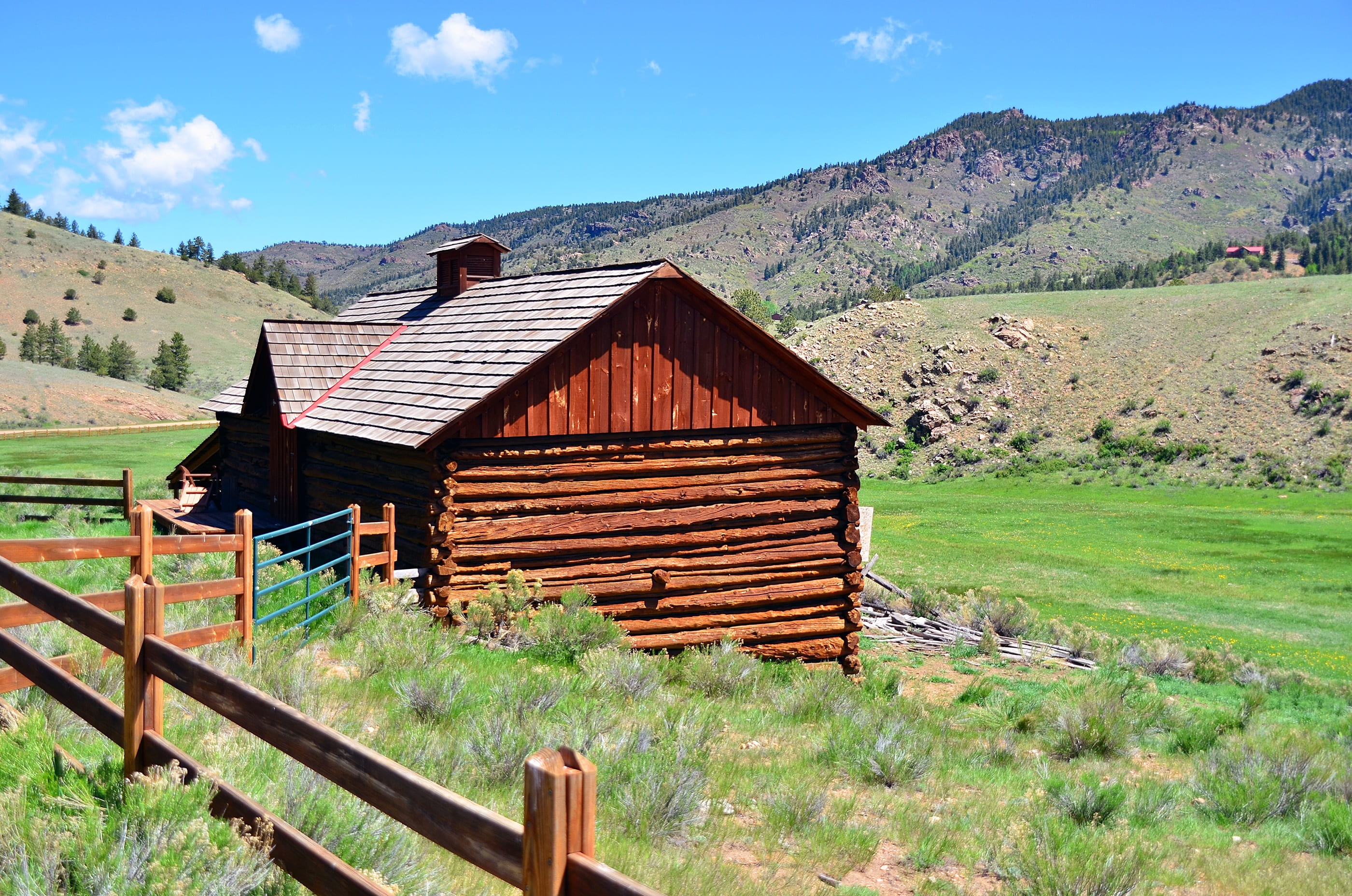 rustic, old, sky, natural, grass, day, cabin, wood - material, built structure, fence, rural, landscape, mountain range, nature, scenery, wooden, 2K, timber, HD Wallpaper