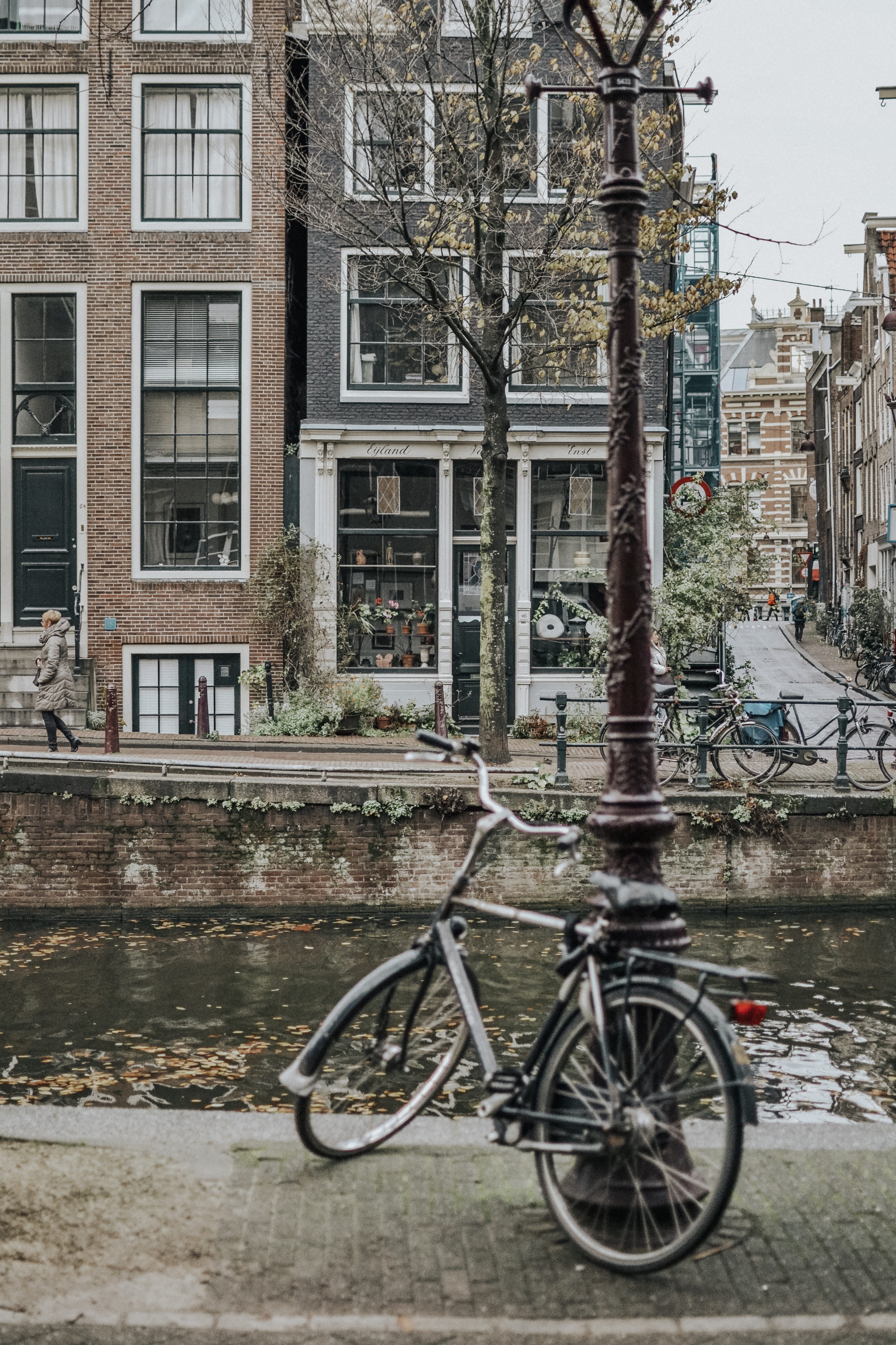 bicycle, window, day, land vehicle, no people, brick, black, person, canal, mode of transportation, architecture, building, walkway, amsterdam, building exterior, Phone HD Wallpaper