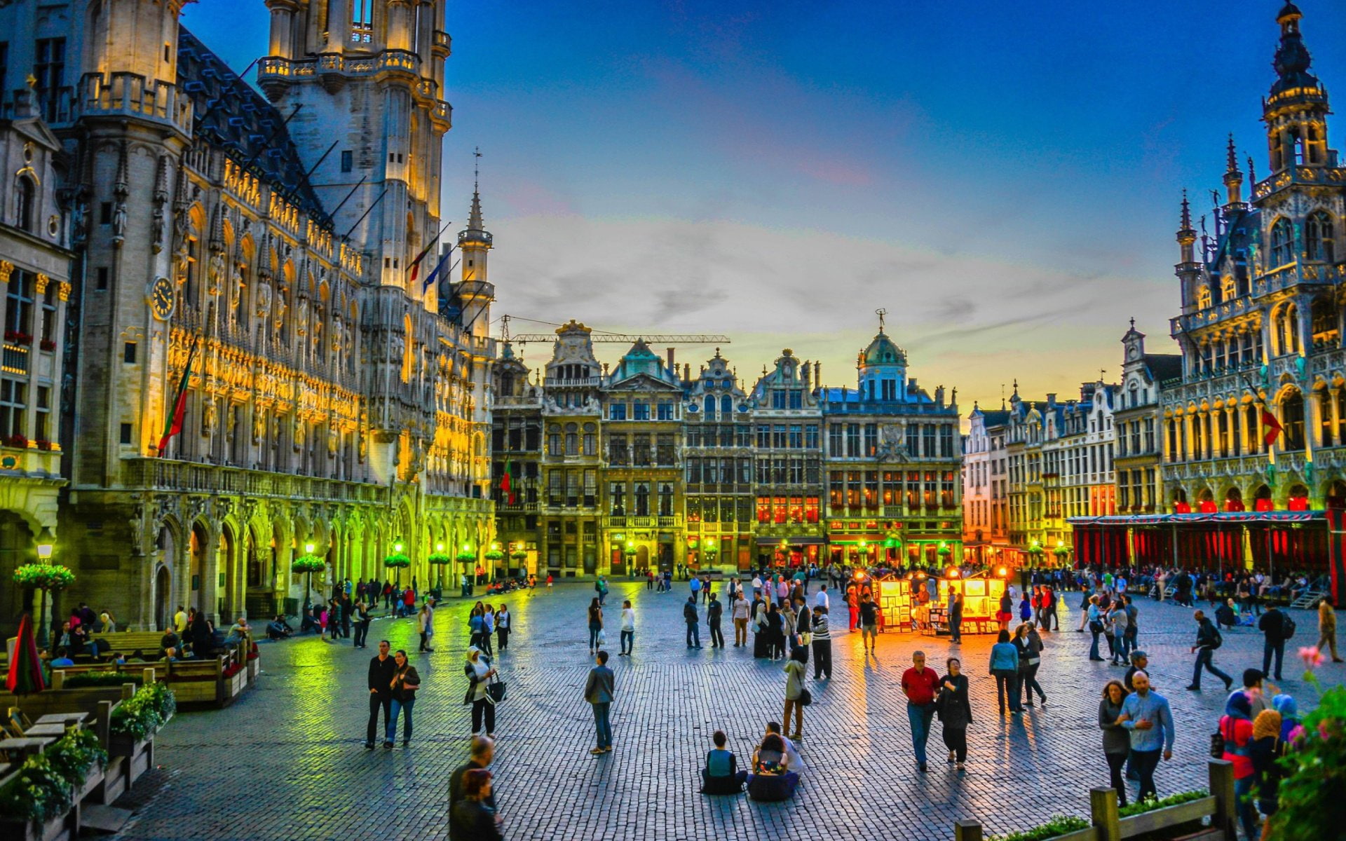 Man Made, real people, building exterior, City, Building, sky, group of people, illuminated, history, Dusk, crowd, large group of people, built structure, HD Wallpaper
