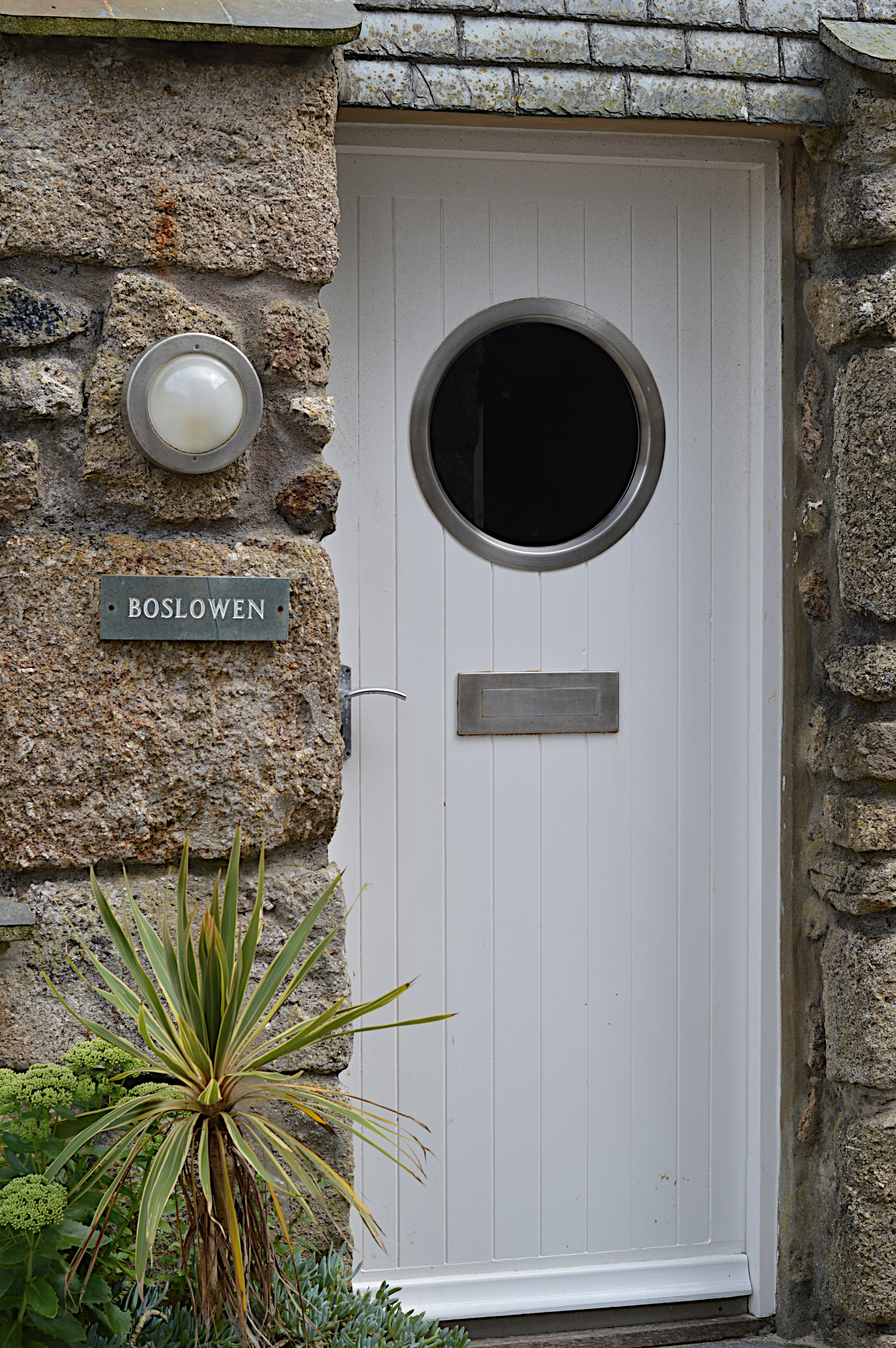 architecture, naval, sign, wall - building feature, no people, old, clean, text, st ives, hole, boat, building, outdoors, doorway, wood, wooden, closed, Phone HD Wallpaper