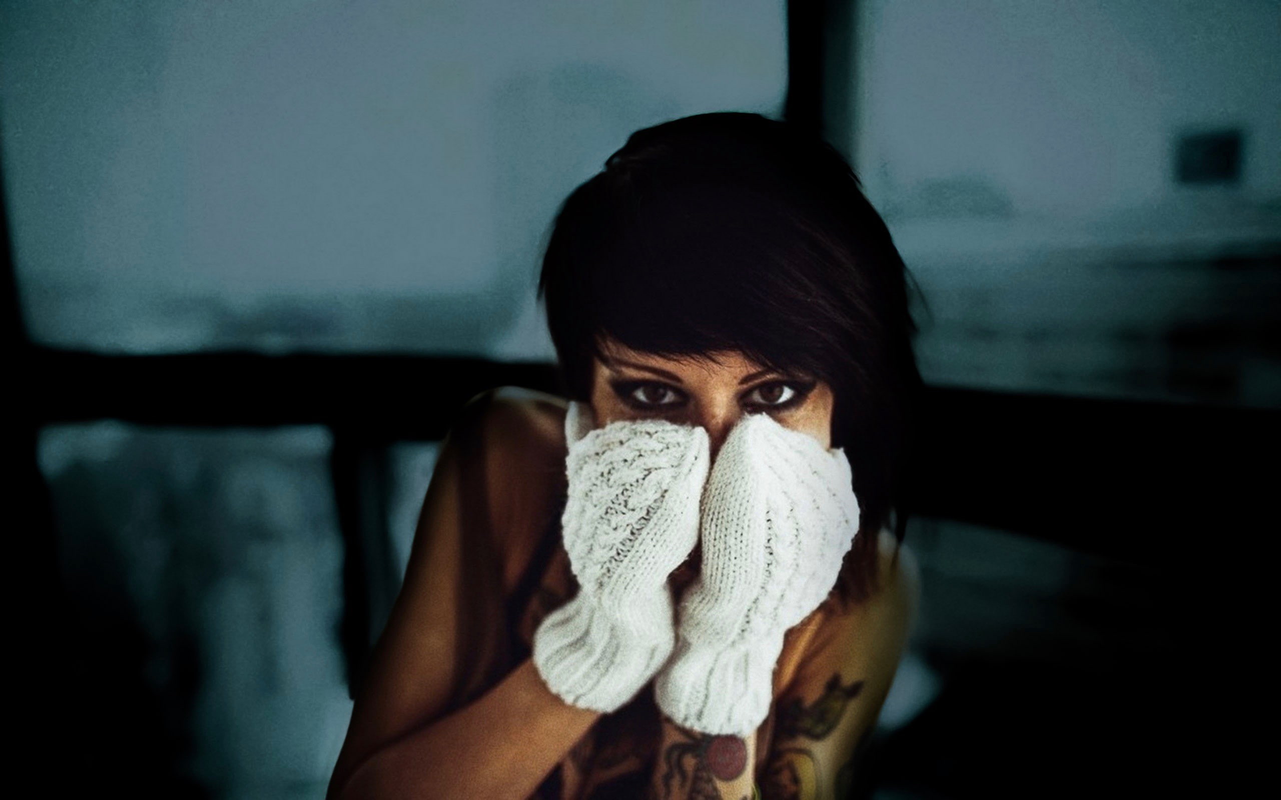 short hair, gloves, women, 2K, mittens, short, looking at viewer, viewer, looking, tattoo, hair, HD Wallpaper