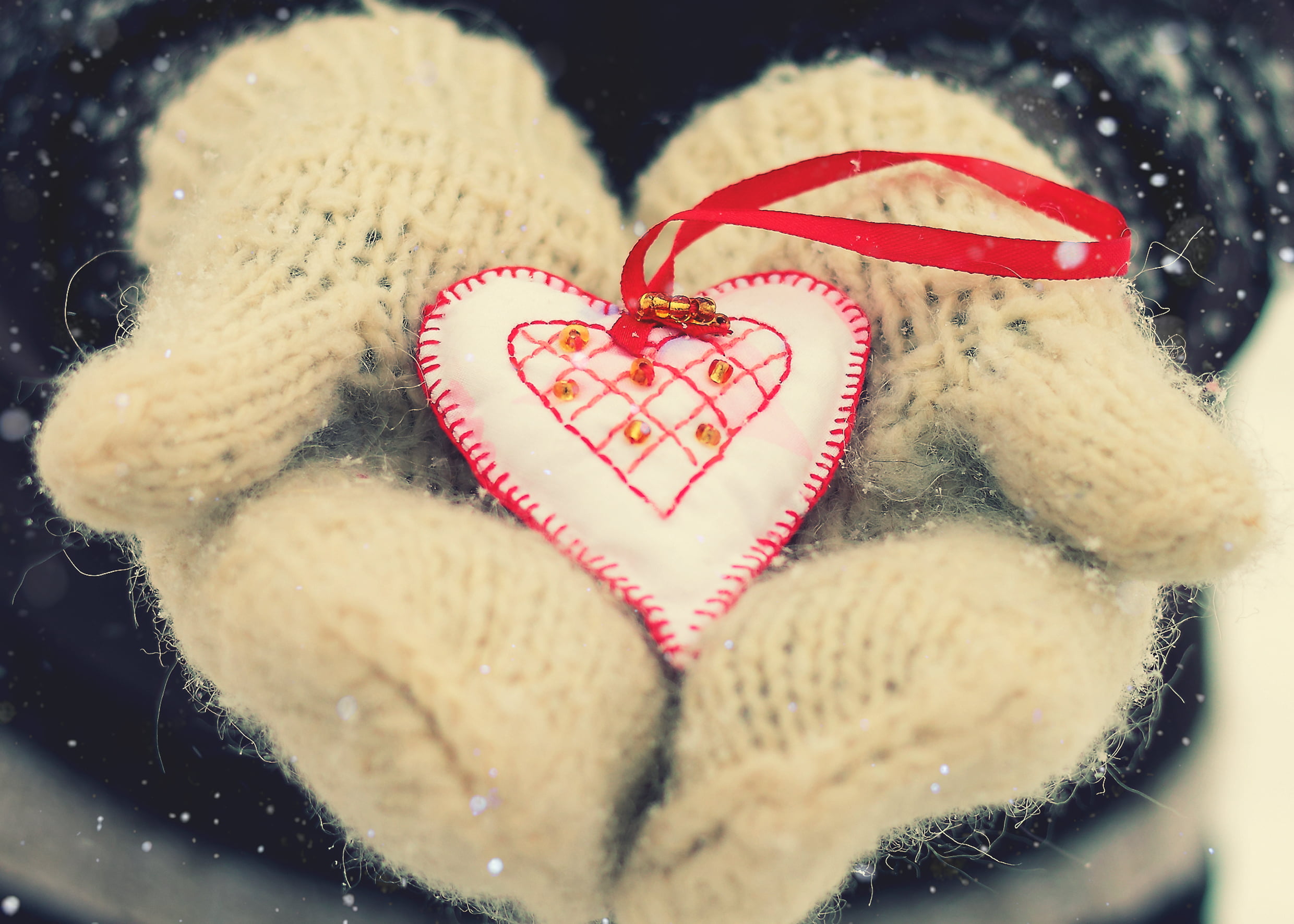 selective focus, gift, christmas, design, freshness, hands, backgrounds, mittens, celebration, pendant, sweet food, temptation, shape, sweet, romance, heart Shape, HD Wallpaper