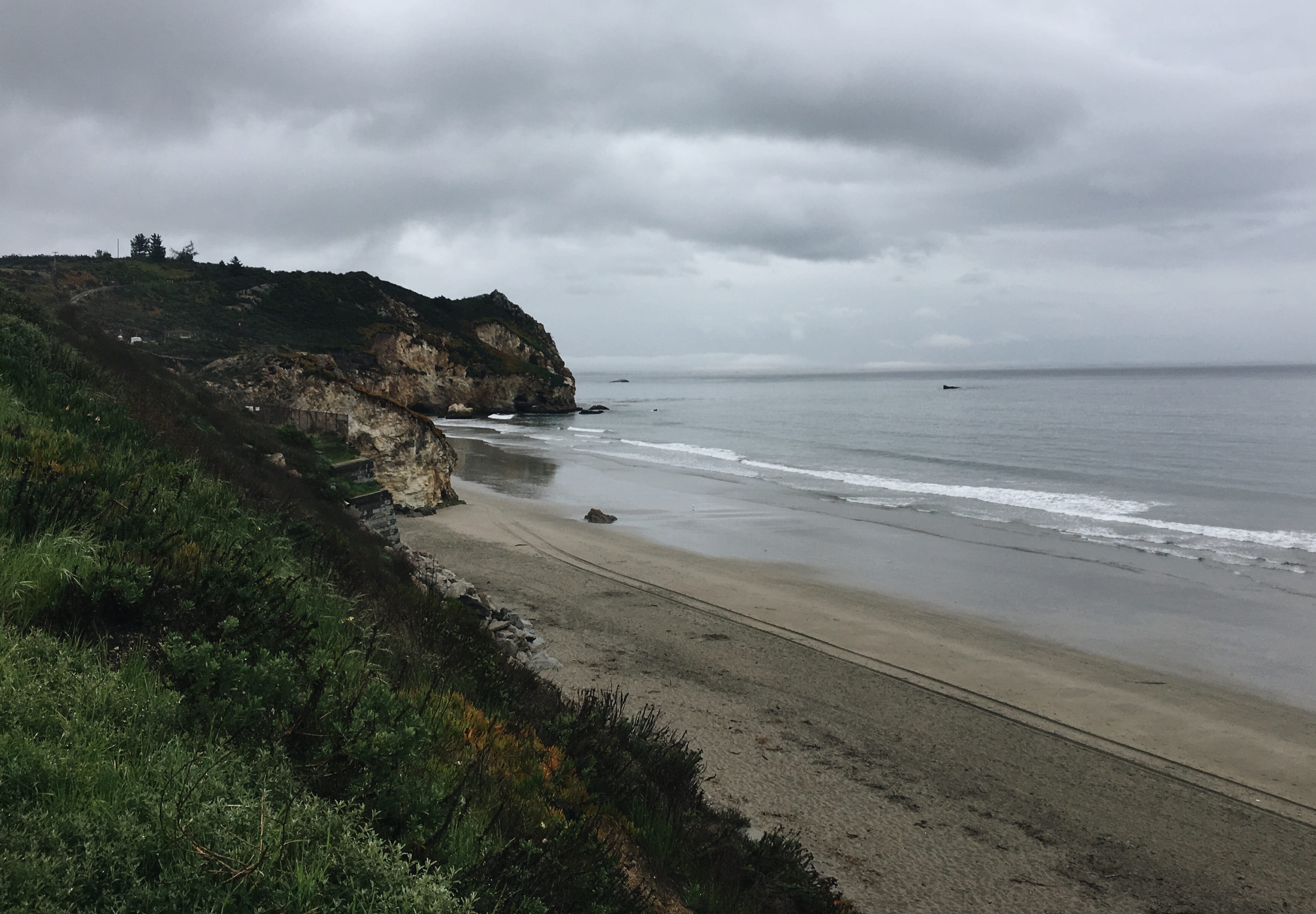 waves, 2K, clouds, surf, outdoors, overcast, sea, tranquil scene, coast, coastline, water, beach, beauty in nature, united states, land, rain, san luis obispo, HD Wallpaper