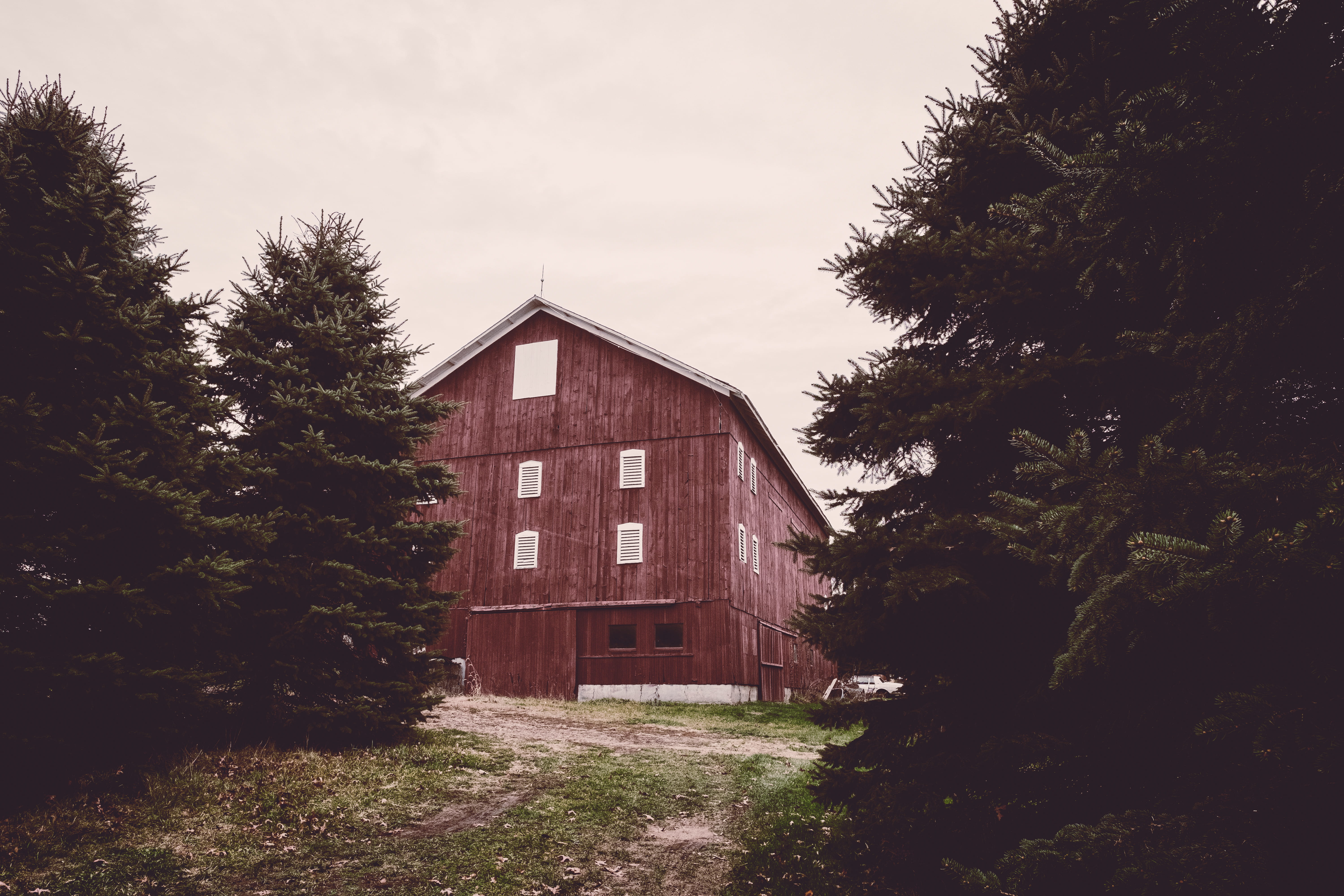 architecture, outdoors, dreary, house, building exterior, red, cloudy, no people, cloud - sky, residential district, forboding, land, abandoned, field, HD Wallpaper