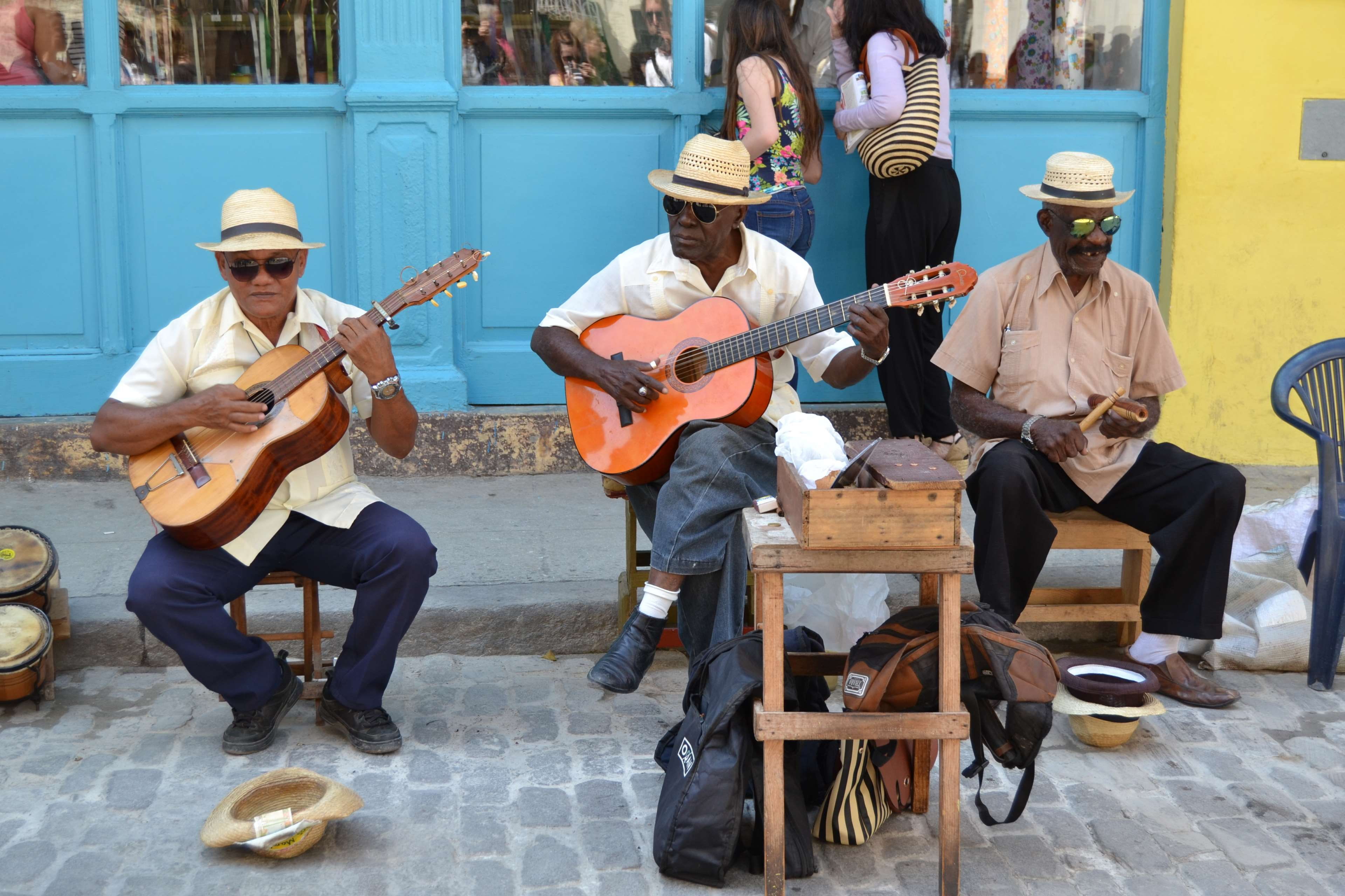 group of people, leisure activity, mature men, real people, acoustic guitar, performance, artist, attitude to life, musical instrument, playing, musical equipment, HD Wallpaper