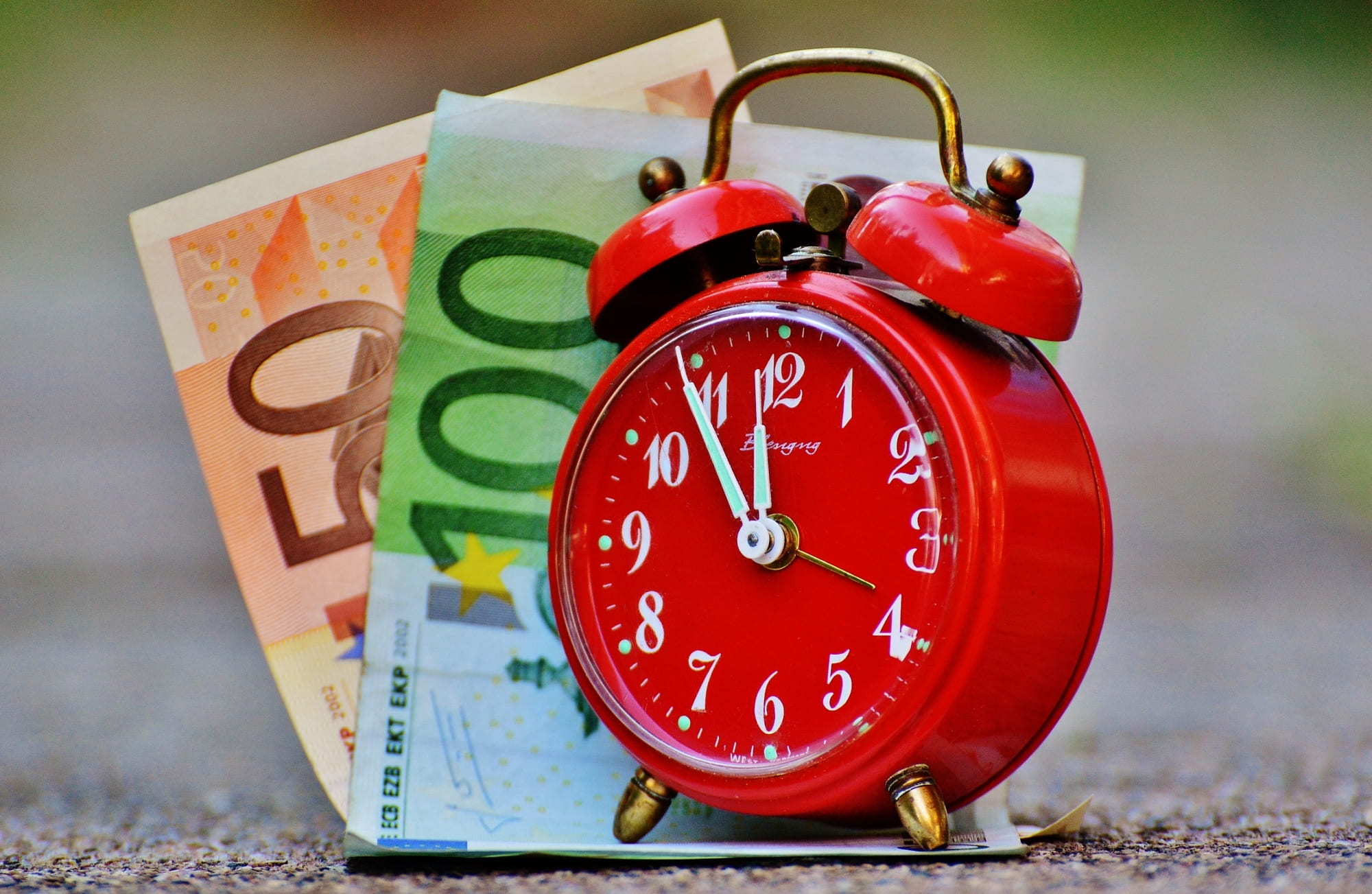 one hundred, disaster, way of thinking, heart shape, banknotes, top, minute hand, focus on foreground, clock, focus, clock face, multi colored, dial, close-up, HD Wallpaper