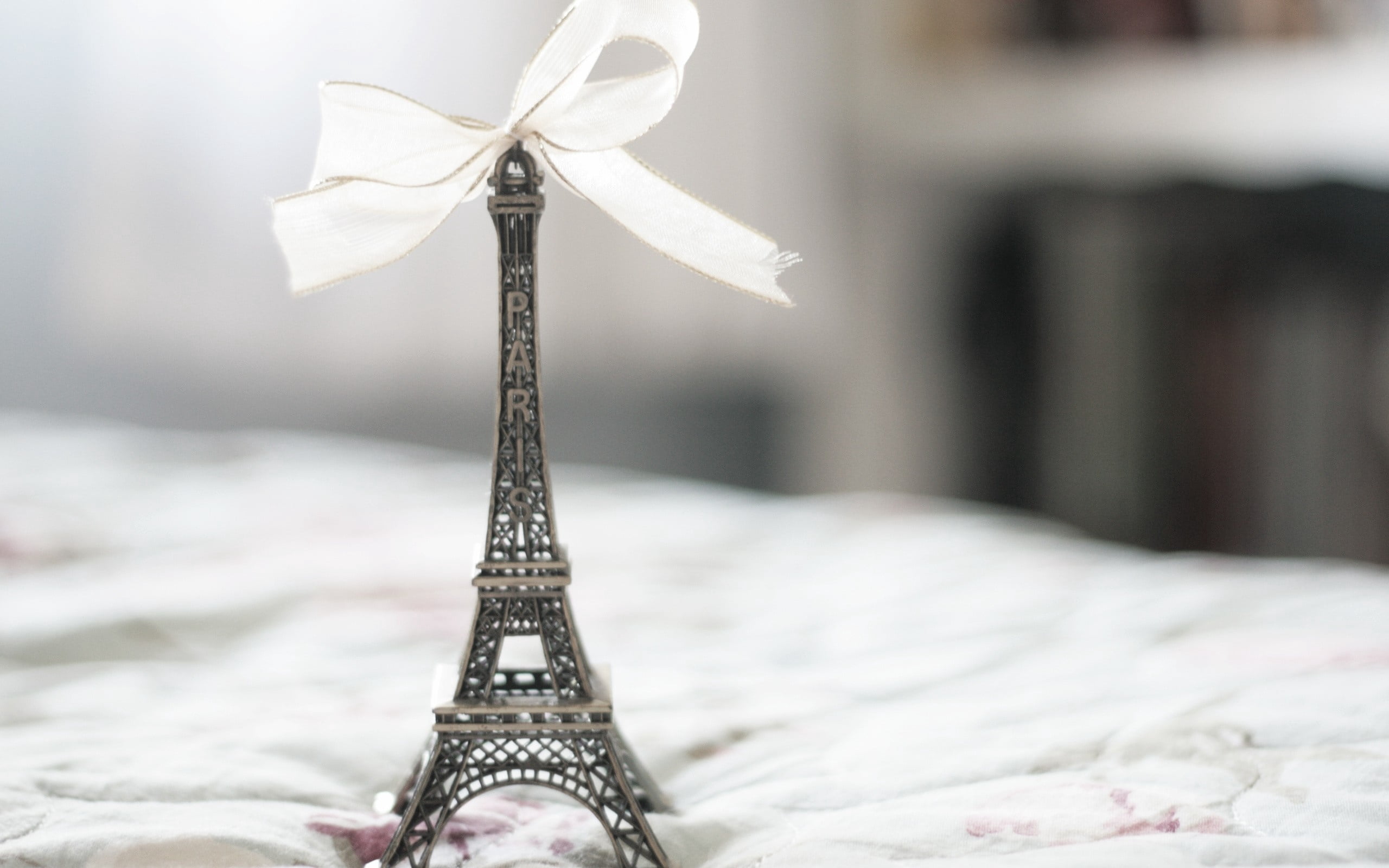 metal, indoors, eiffel tower, white, romance, white color, celebration, focus on foreground, nature, bedroom, elegance, no People, 2K, architecture, statue, HD Wallpaper