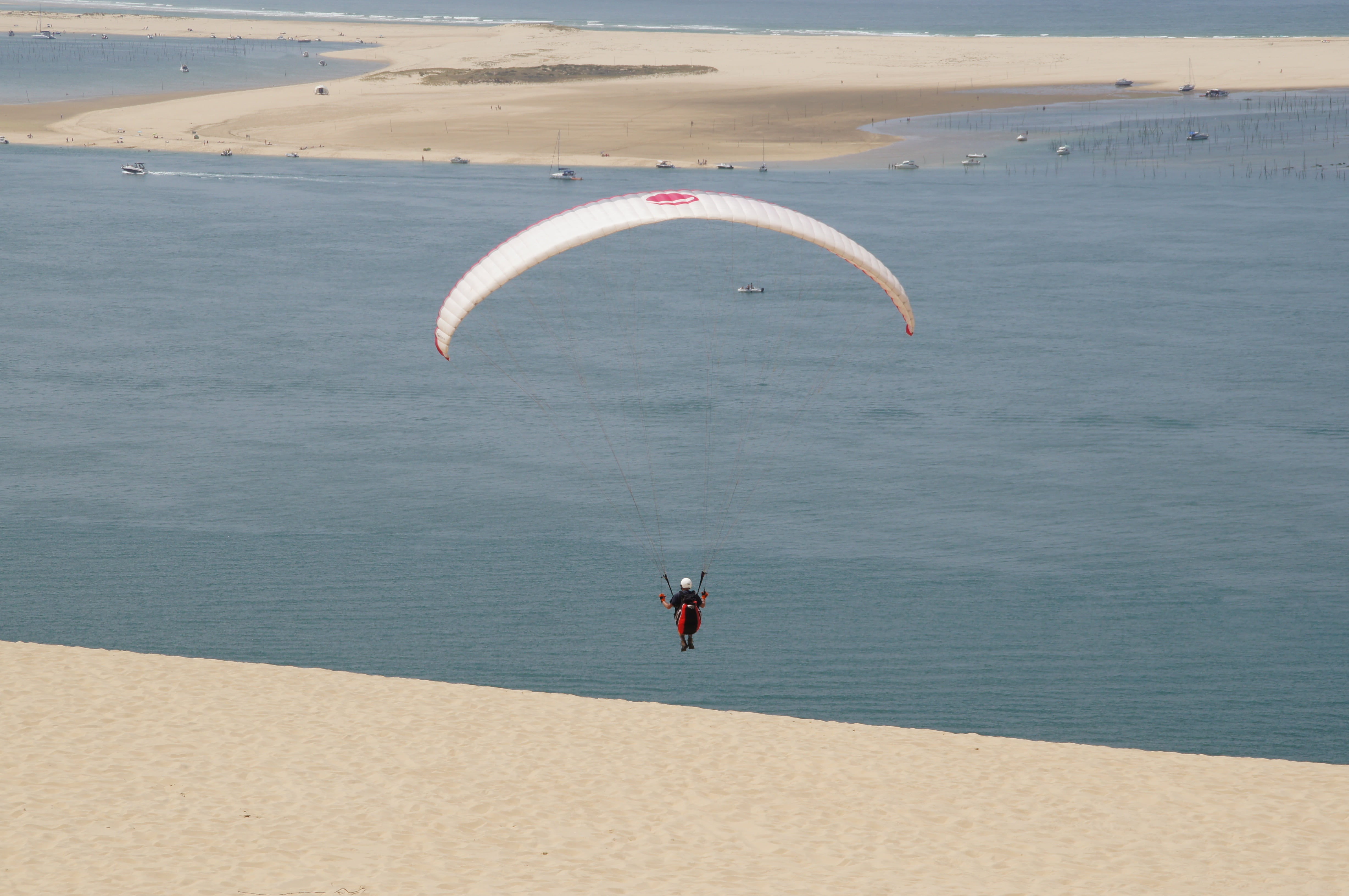 flying, arcachon, fly, france, water, land, sea, 4K, dom, you, lifestyles, sport, extreme sports, atlantic, atlantic coast, dune du pilat, dune pyla you, HD Wallpaper