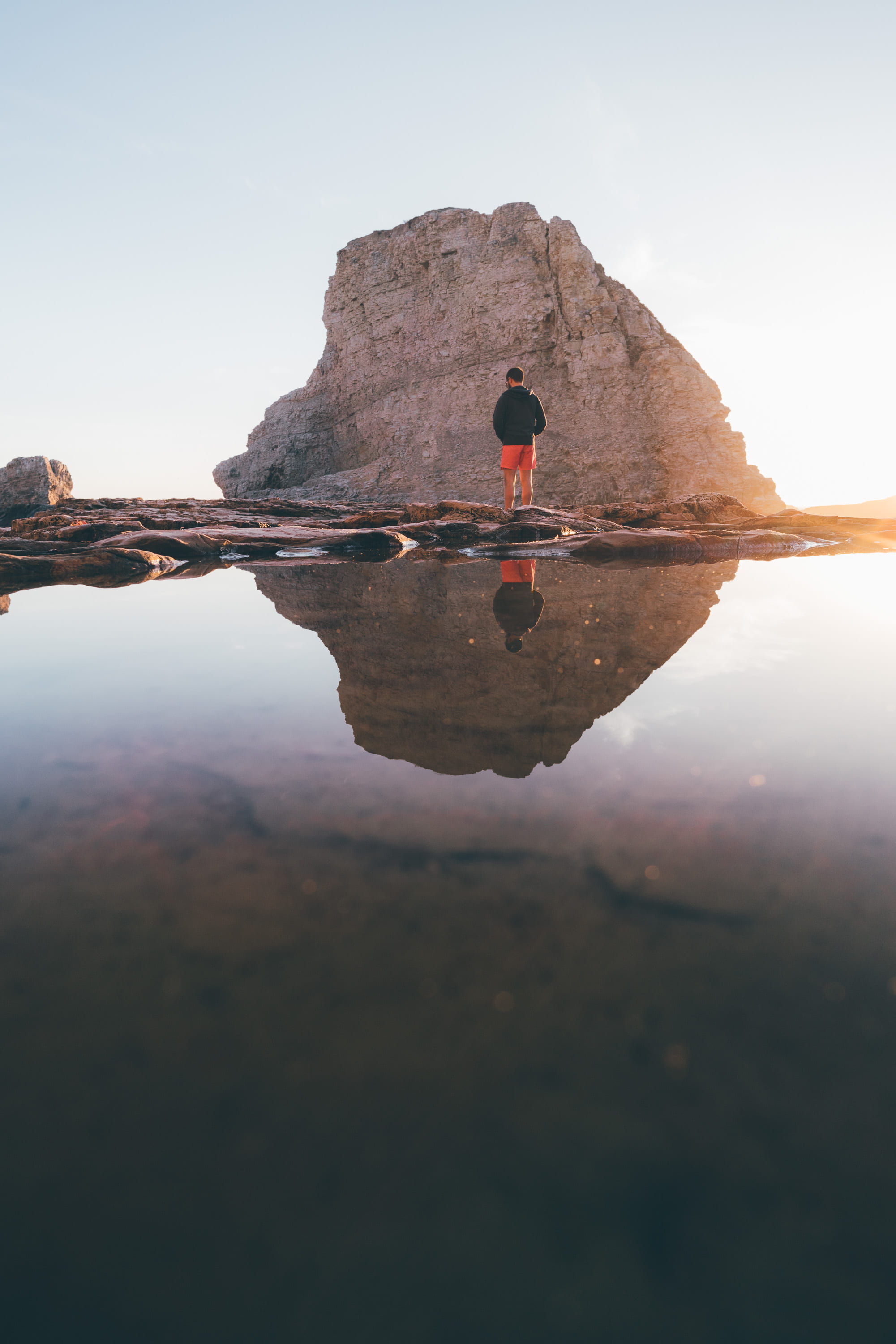 symmetry, landscape, sky, tranquility, standing, formation, beauty in nature, outdoors, scenics - nature, 2K, waterfront, nature, shark fin cove, shorts, Phone HD Wallpaper