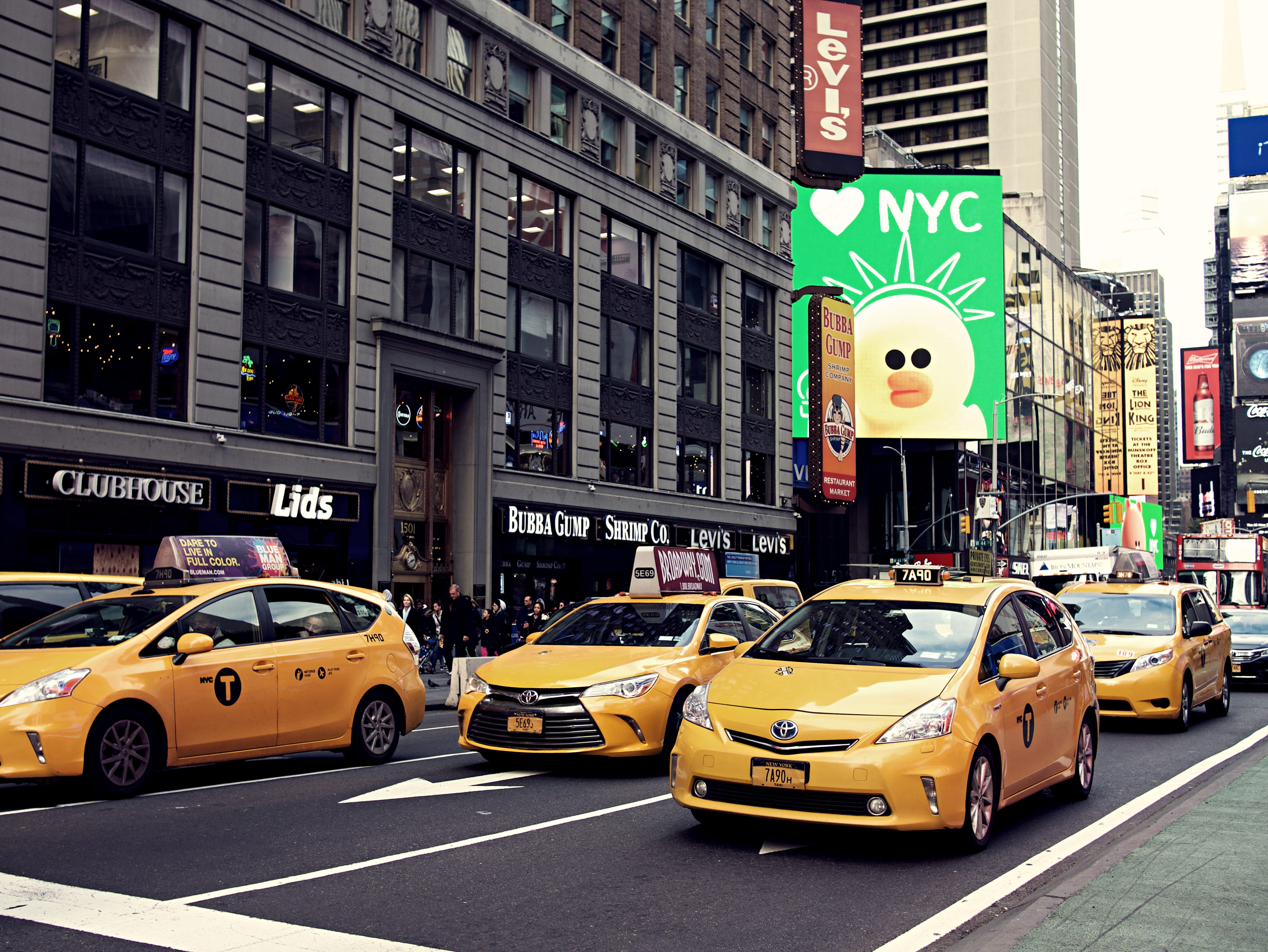 motor vehicle, building, 4K, land vehicle, new york, transportation, city street, yellow taxi, building exterior, sign, architecture, street, office building exterior, HD Wallpaper