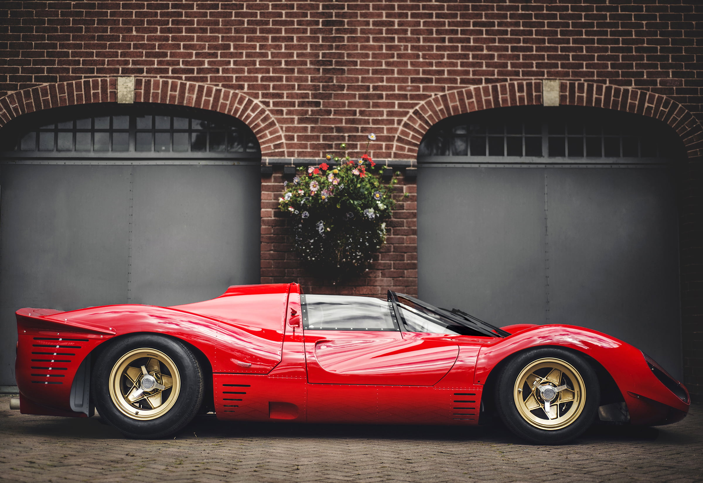 classic, race, brick, wheel, retro styled, architecture, 330, luxury, no people, garage, built structure, motor vehicle, ferrari, 1967, day, vintage car, HD Wallpaper