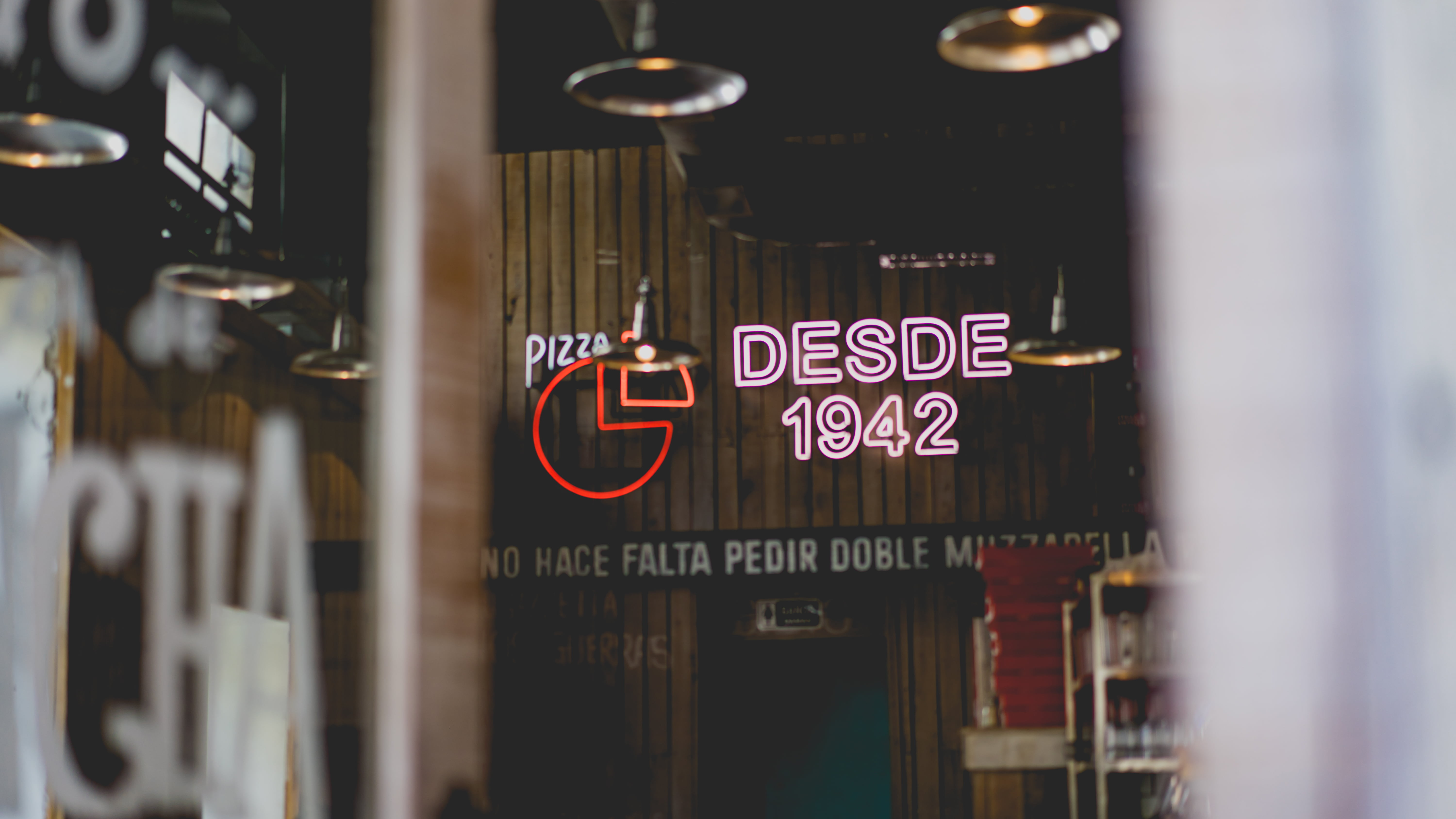 text, retail, business, western script, reflection, non-western script, script, hanging, no people, urban Scene, close-up, desde, editorial, cafe, window, HD Wallpaper