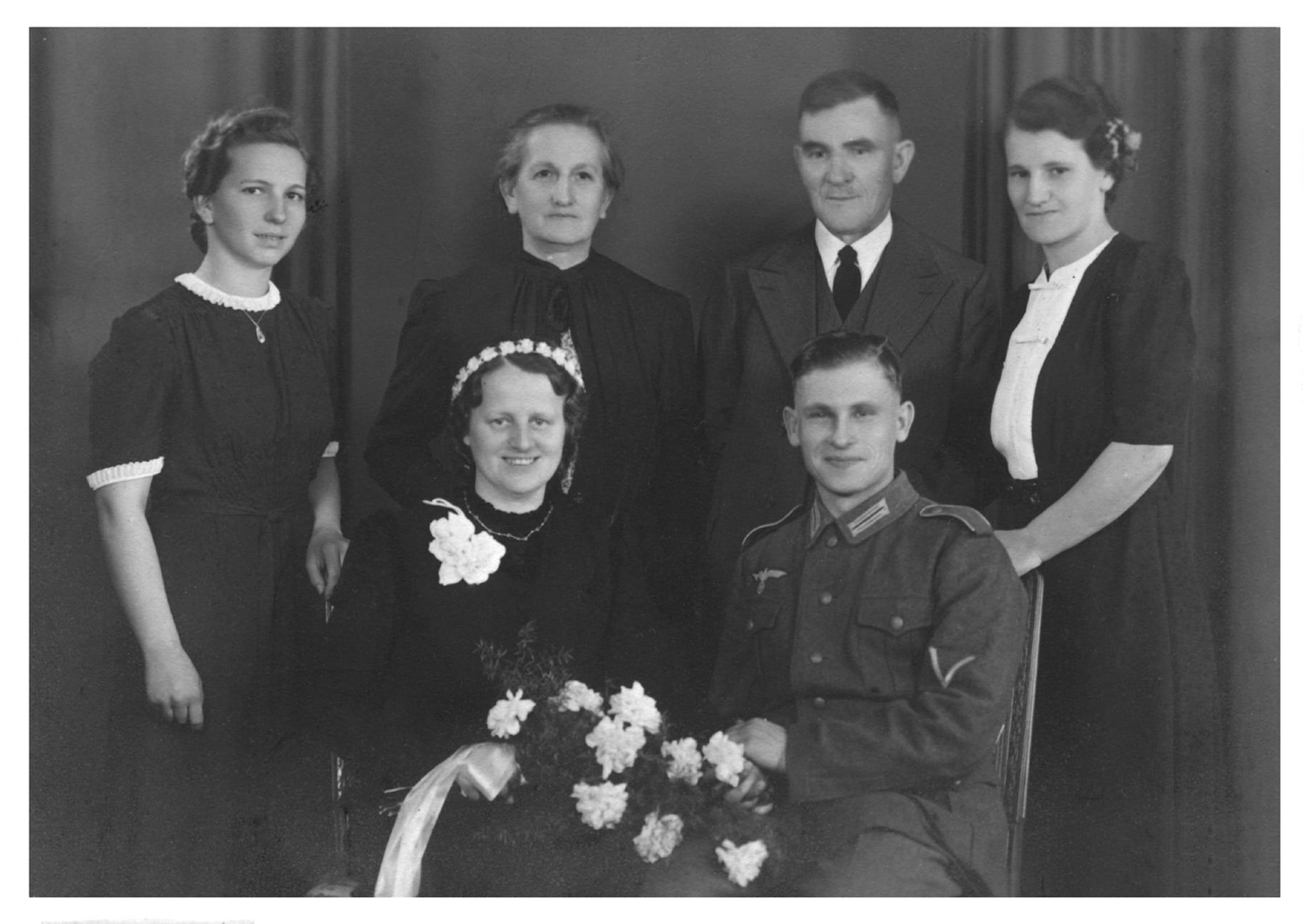 photo, flower, festival, wedding, adult, women, old, soldier, flowering plant, females, child, wedding card, males, small group of people, wartime, offspring, HD Wallpaper