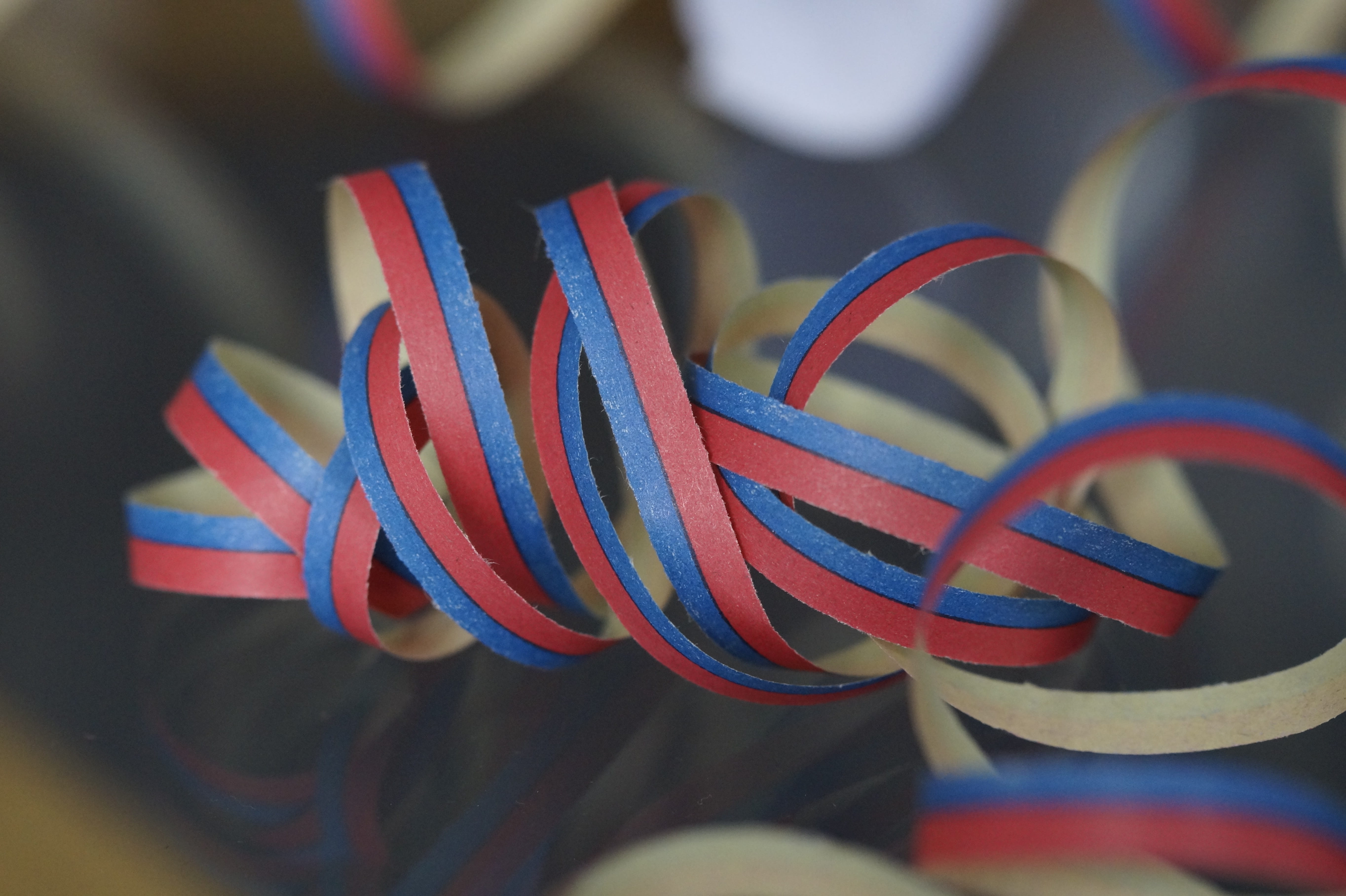 focus on foreground, Deco, high angle view, cable, no people, Streamer, 5K, day, fasnet, blue, ribbon, ringed, spiral, rubber band, rubber, abundance, HD Wallpaper