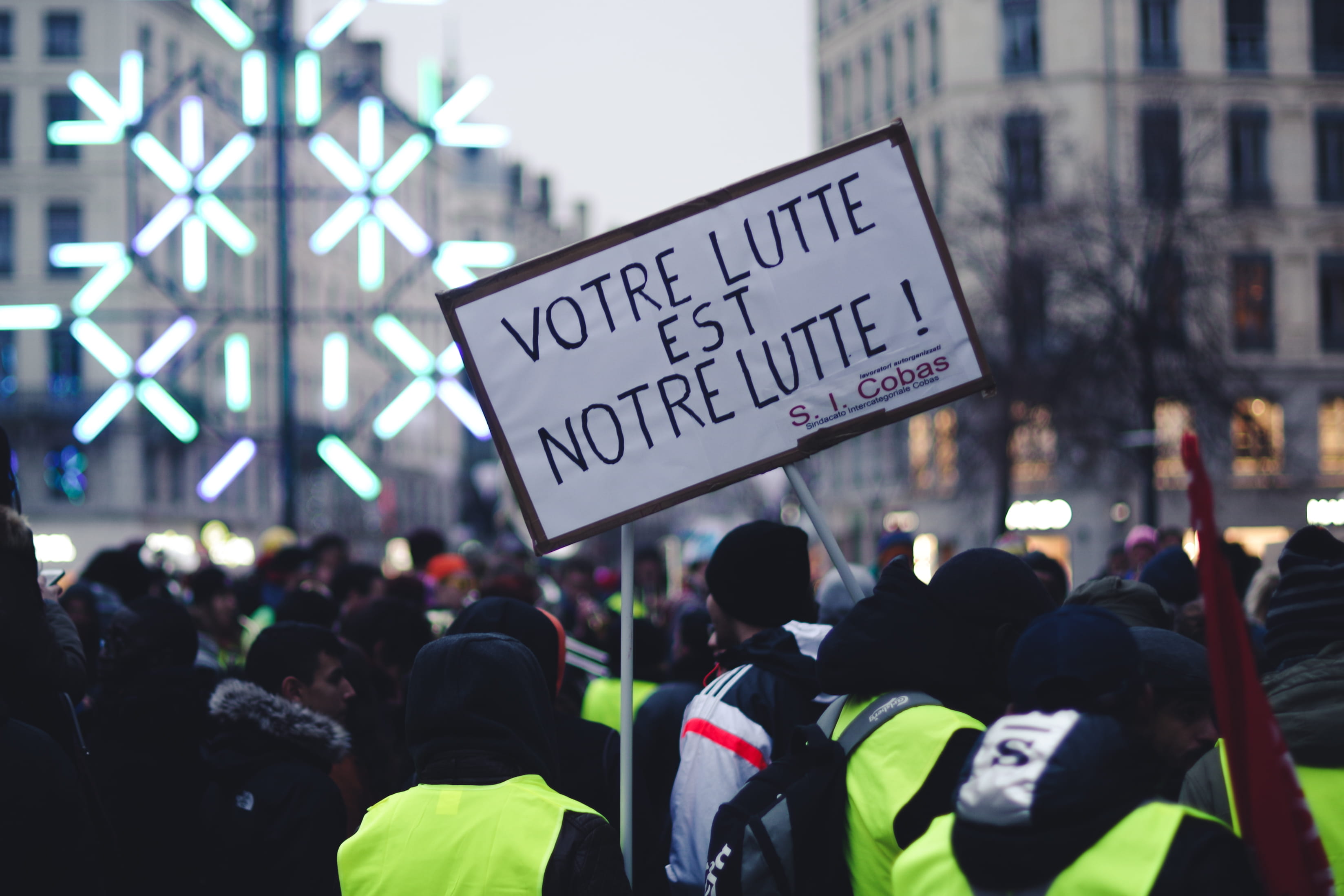real people, clothing, street, information, parade, building exterior, western script, lyon, est, crowd, built structure, macron, gilets jaunes, human, HD Wallpaper