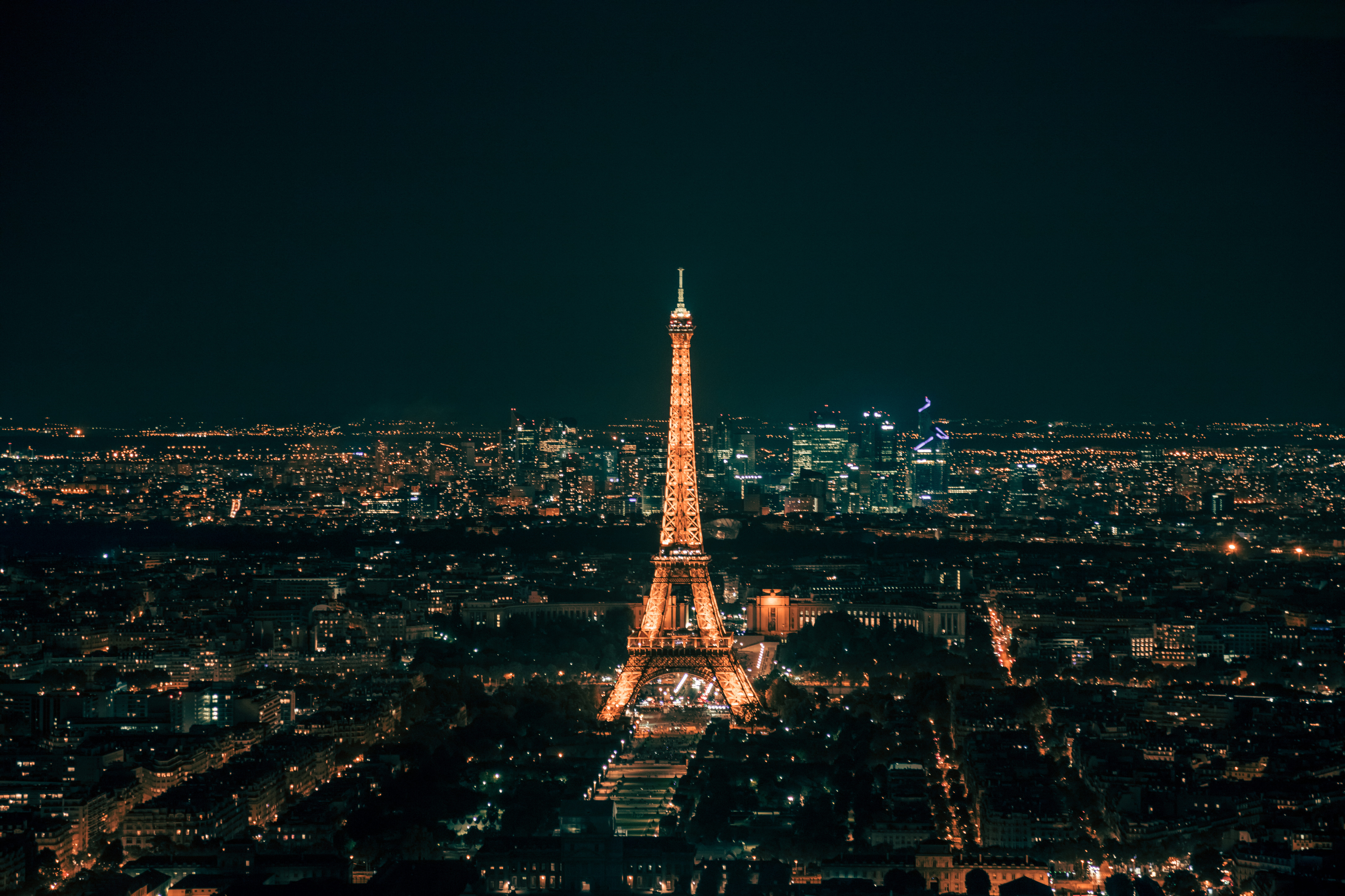crowded, history, skyscraper, building exterior, the past, sightseeing, sky, tall - high, financial district, spire, travel, tourism, cityscape, pari, illuminated, HD Wallpaper