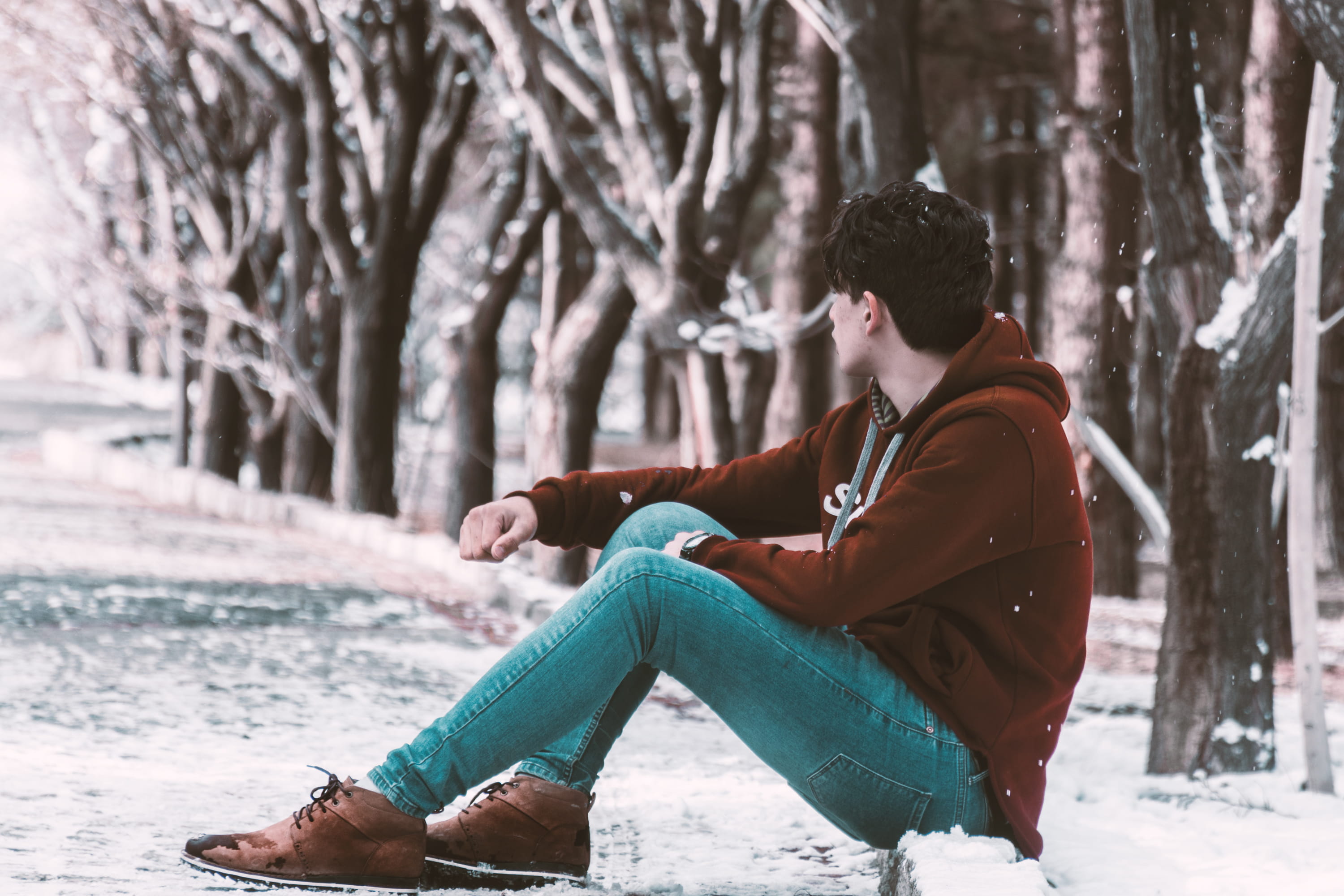 men, ground, fashion, weather, leisure activity, park, wear, cold temperature, sit, nature, adult, full length, lifestyles, focus on foreground, sitting, HD Wallpaper