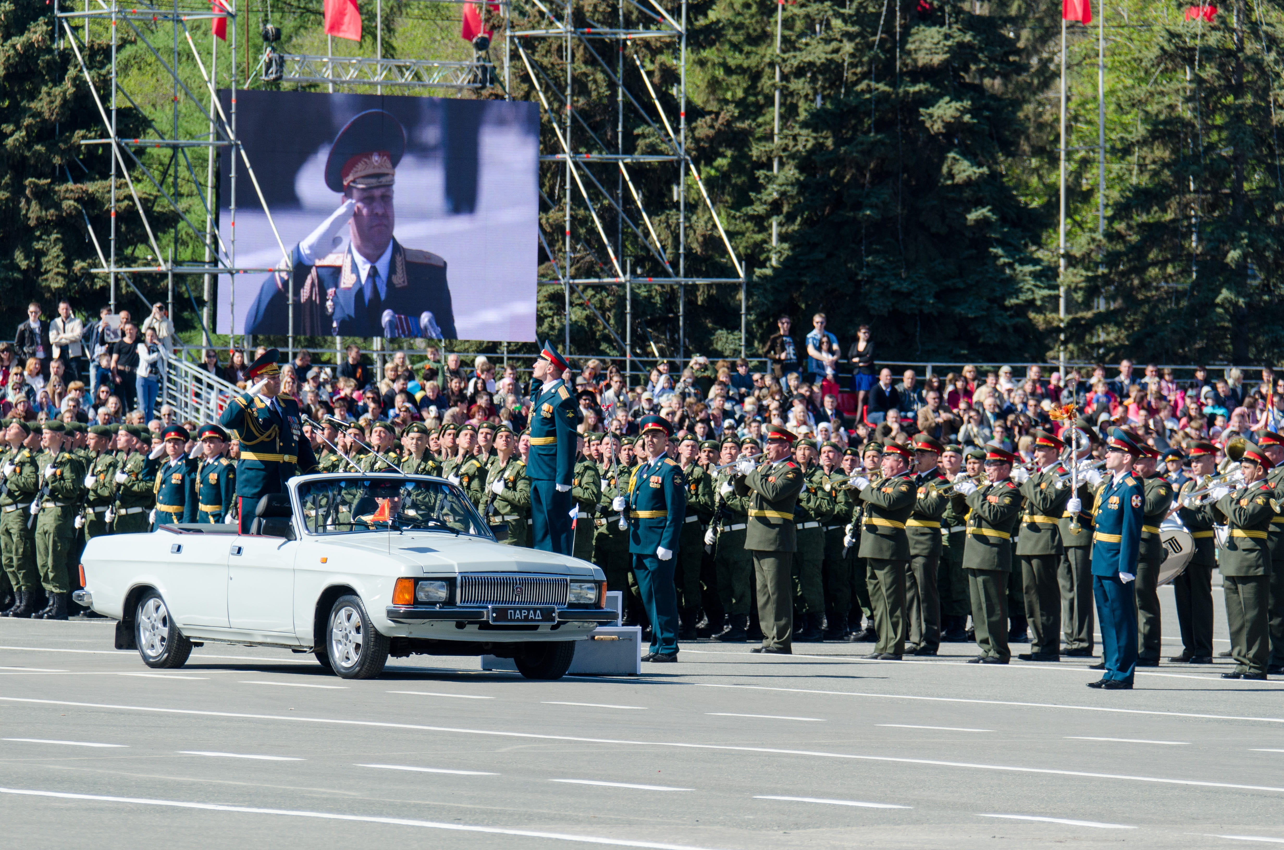uniform, plant, outdoors, adult, mode of transportation, the rostrum, street, 4K, men, marching, people, samara, 9Th, day, city, transportation, commander in chief, HD Wallpaper