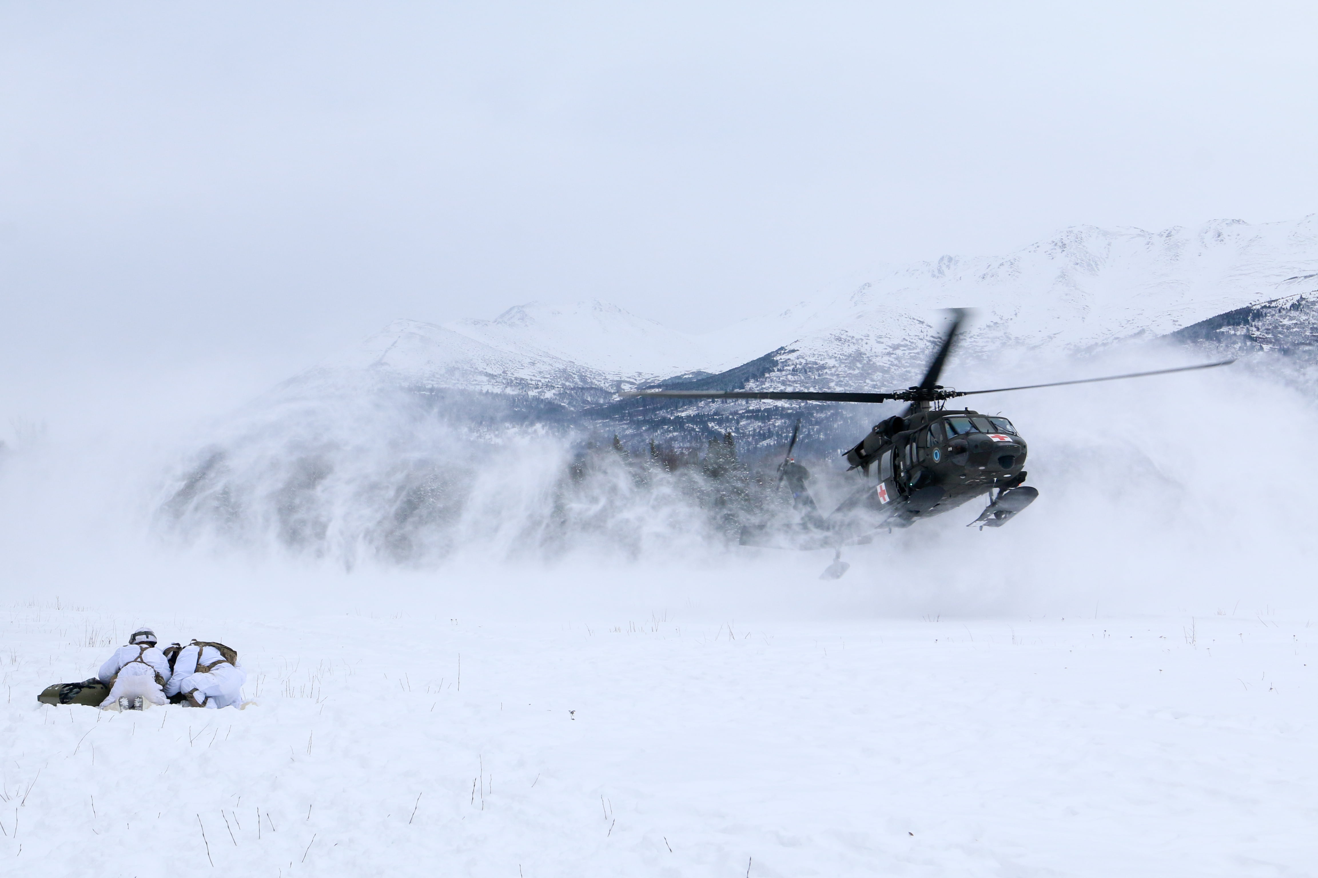 US Army, snow, Rescue Team, 4th Infantry Brigade Combat Team, rotor-wash, snow covered, army, Sikorsky UH-60 Black Hawk, 104th General Support Aviation Battalion, HD Wallpaper